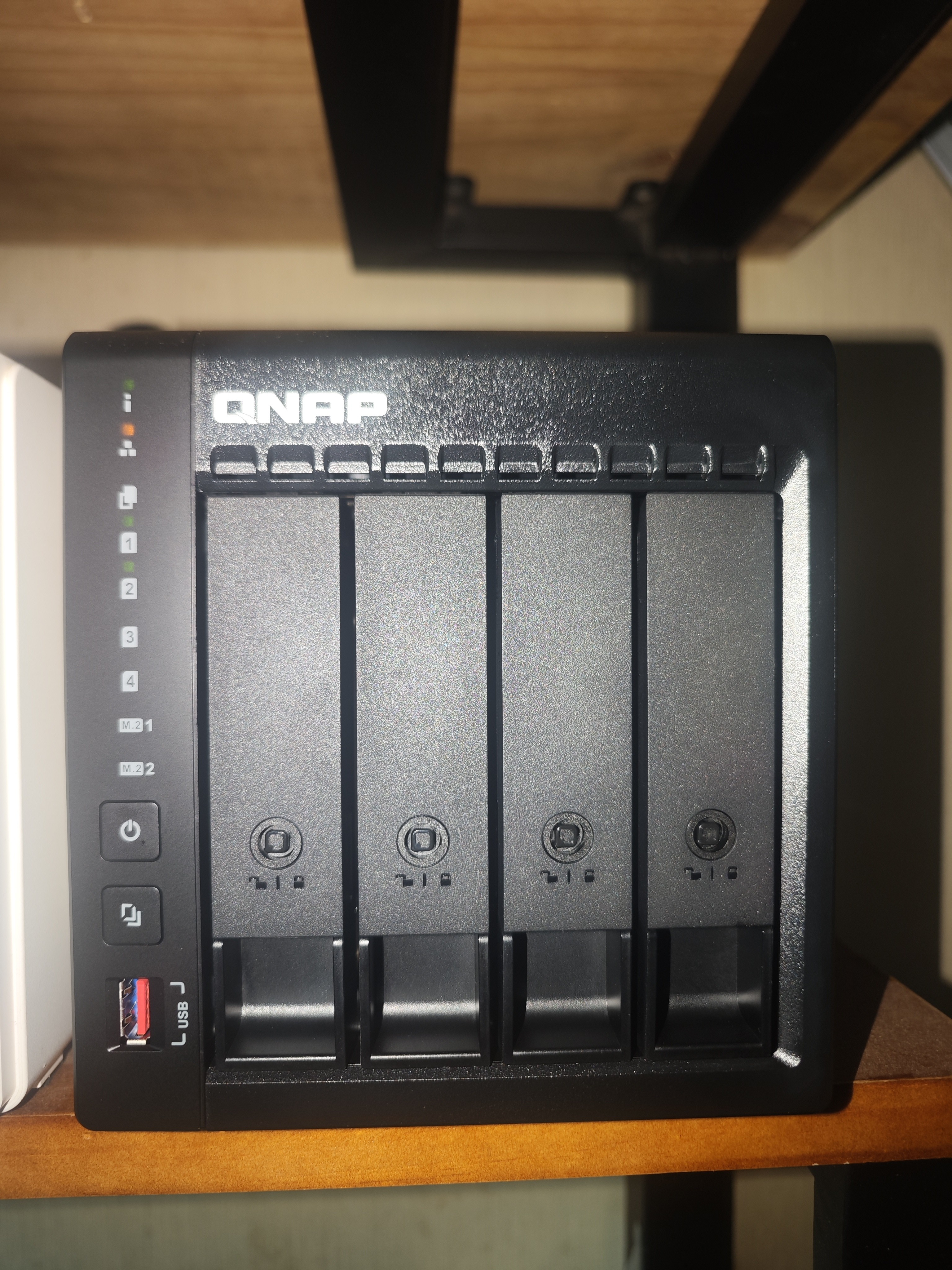威联通（QNAP）TS-466C 旗舰4盘位NAS网络存储 奔腾N6005四核8G内存可扩充 双2.5G网口/HDMI2.0 家庭私有云 实拍图