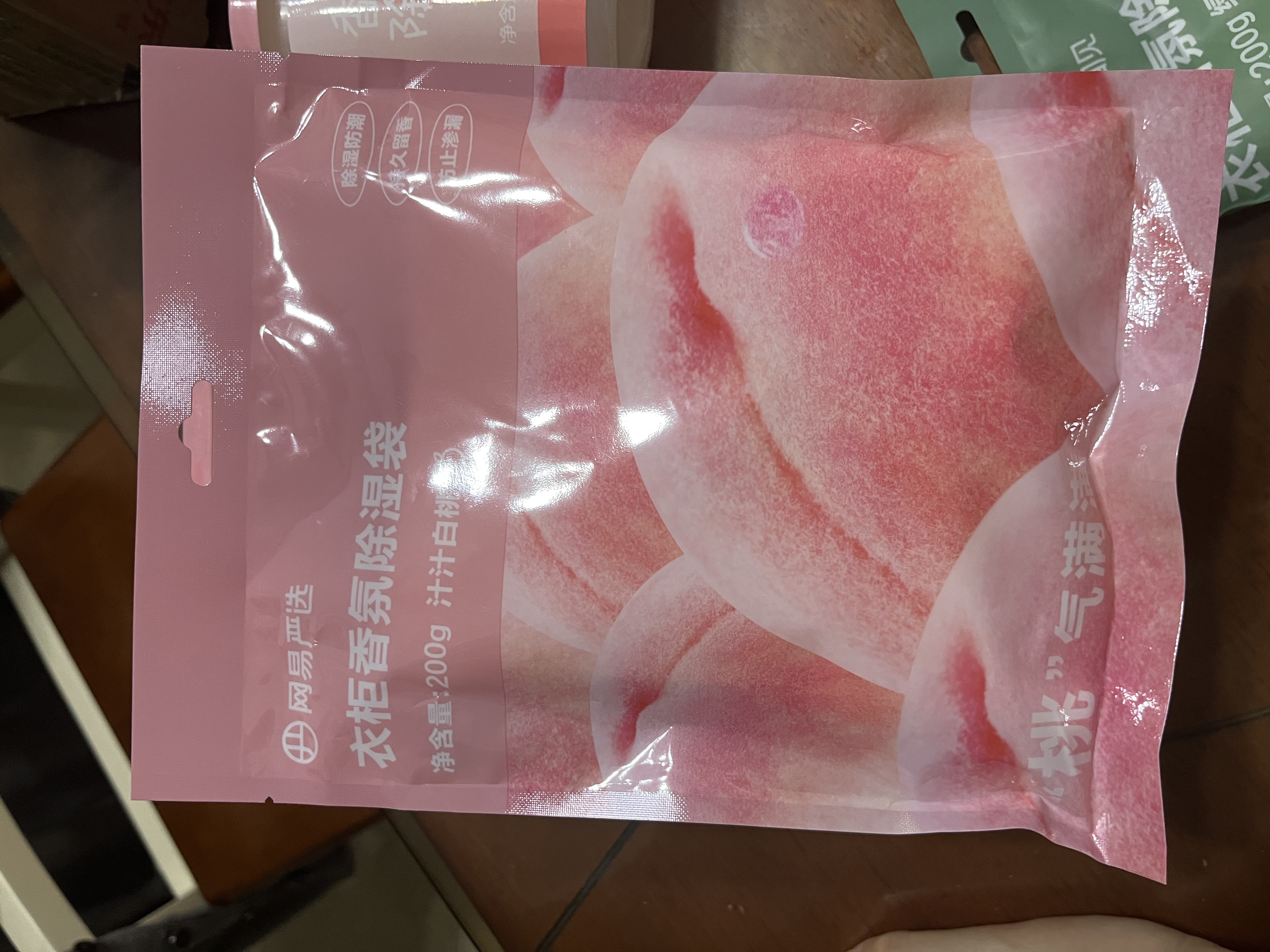 网易严选除湿盒防潮干燥剂除湿剂梅雨季除湿神器留香白桃3盒 实拍图