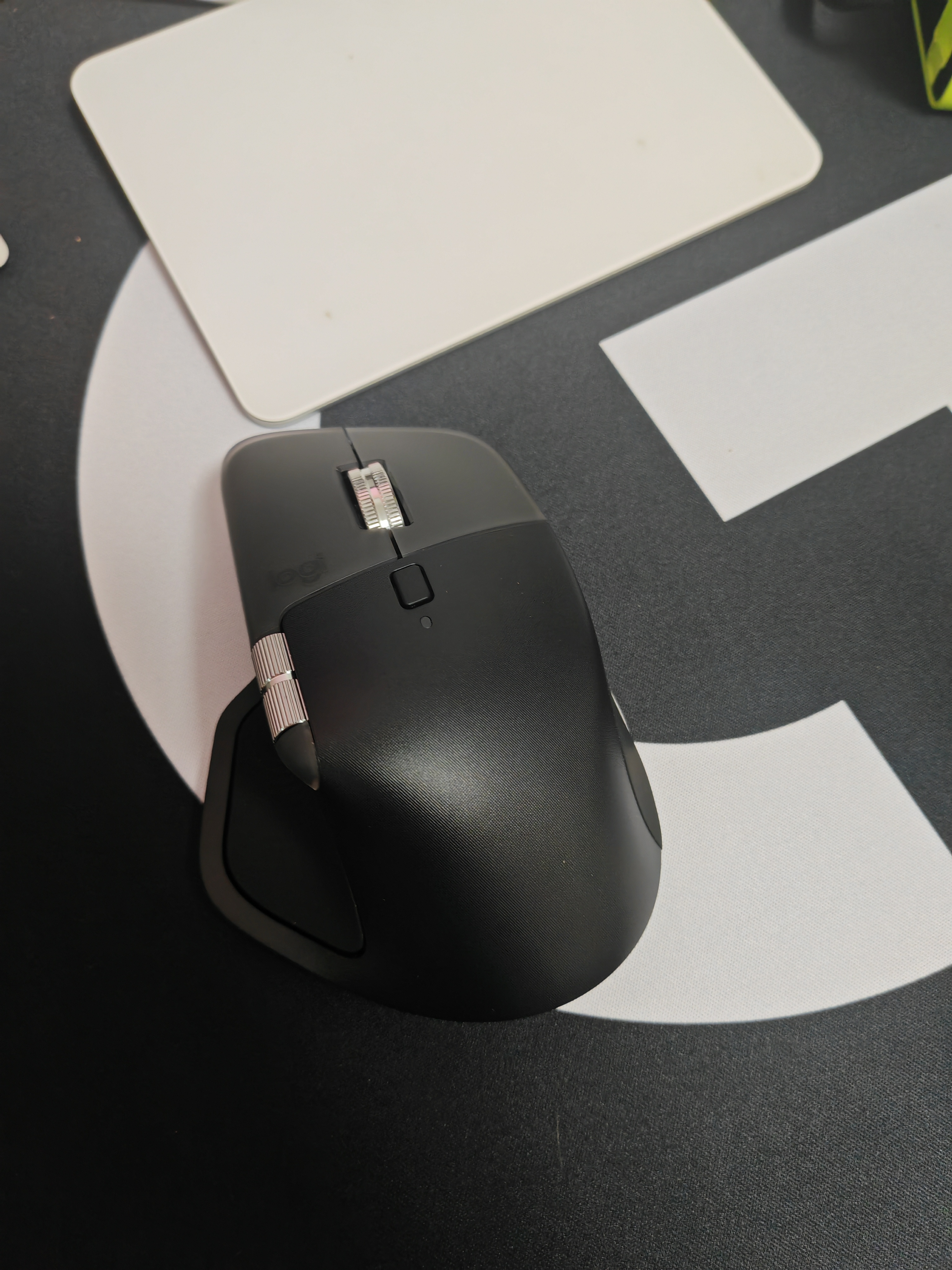 罗技（Logitech）大师系列MX Master 4无线蓝牙办公鼠标双模8K人体工学多设备切换充电电脑笔记本AI智能电磁滚轮mac 【升级】Master4 MAC 黑 实拍图