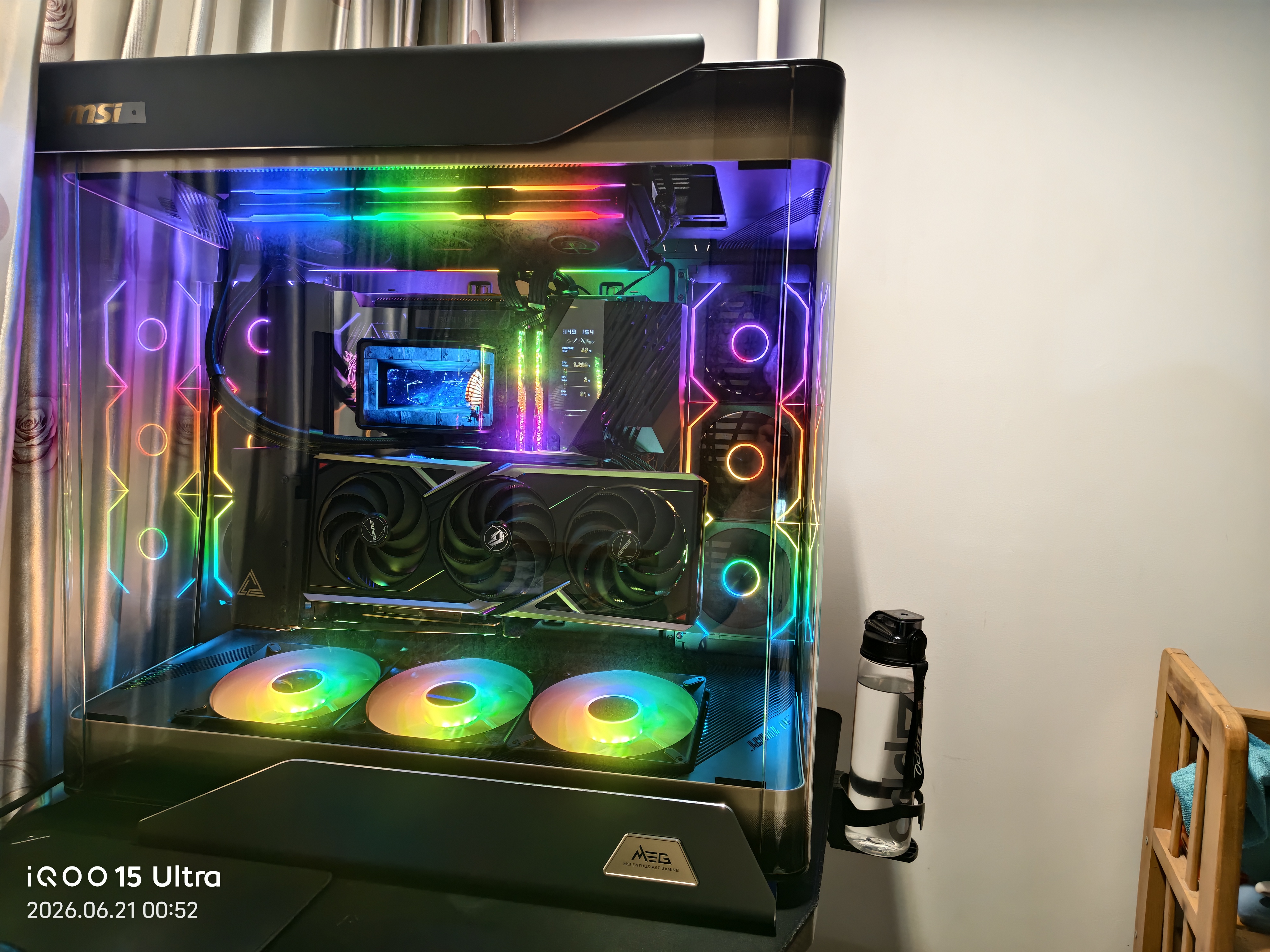 微星（MSI）超神MEG MAESTRO 900R台式机海景房电脑机箱（全景曲面钢化玻璃/可拆卸式主板托盘/支持5090显卡） 实拍图