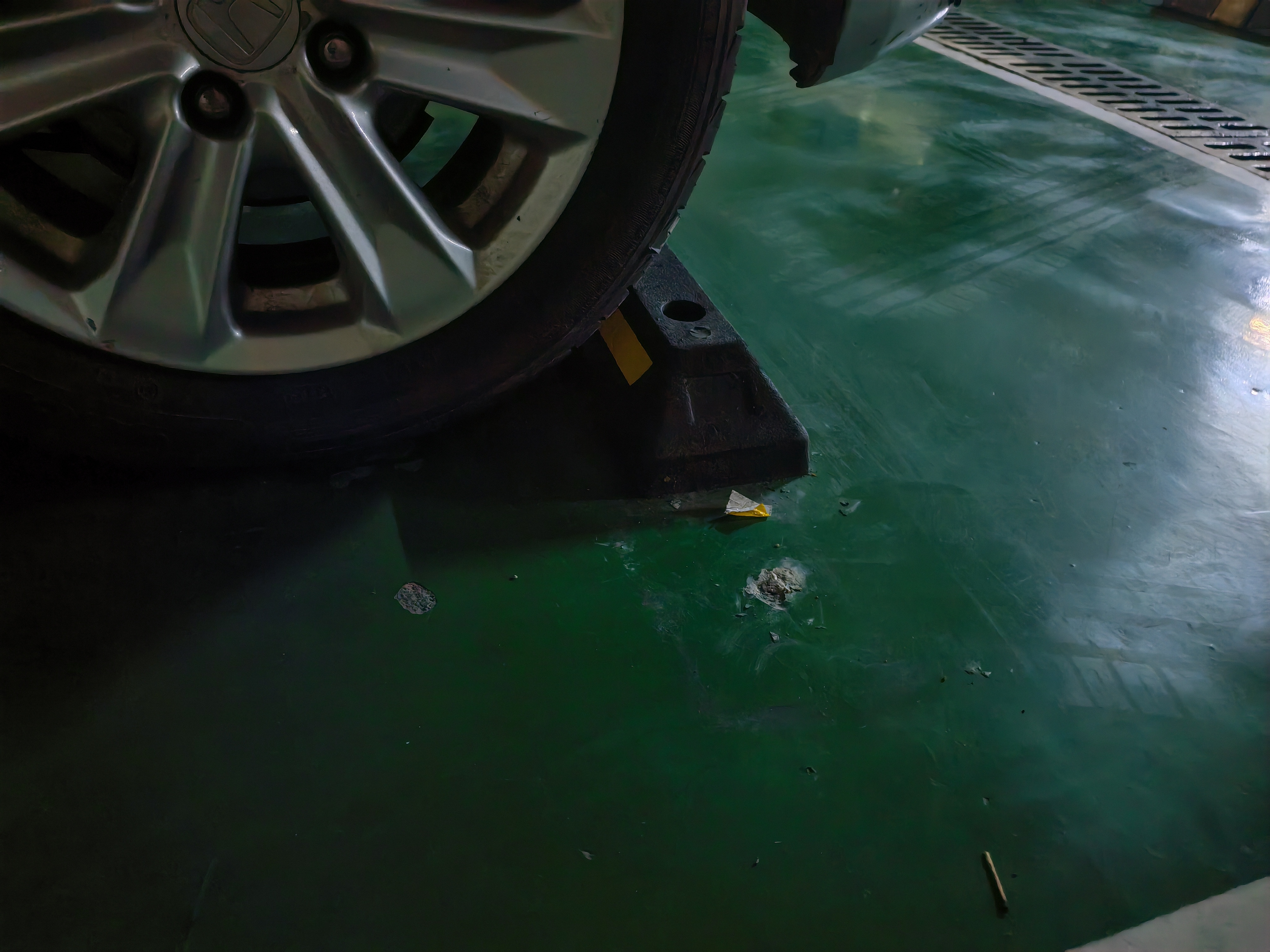 卓瑞达停车阻挡器 车位阻挡器 车位限位器倒车止步器停车挡车器 横杠款 54*15*9cm 实拍图