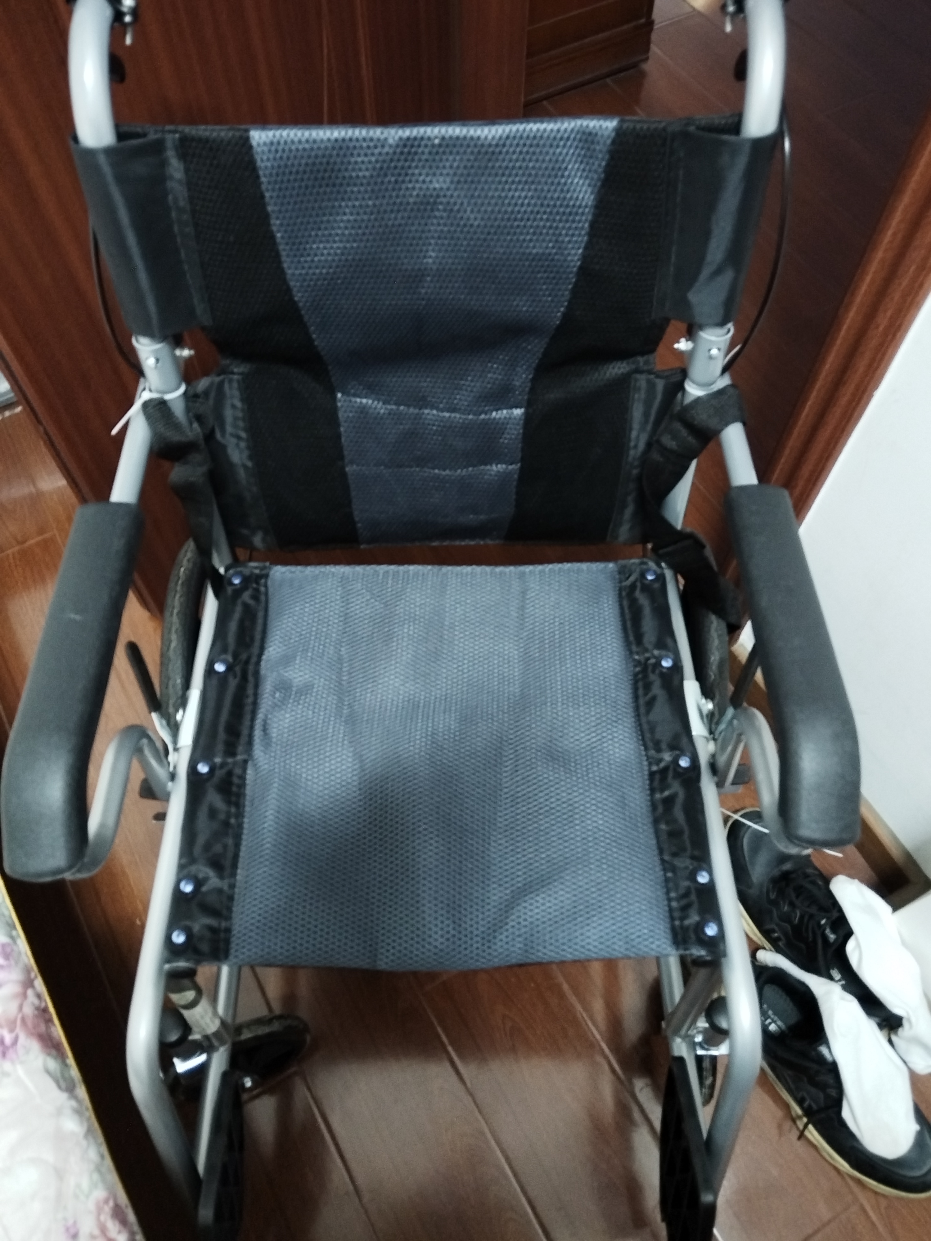 恒倍舒手动轮椅轻便折叠脚踏手推车老人便携式家用旅行代步车HZB-01G 1.【热销推荐】经典小轮款-仅10kg 实拍图