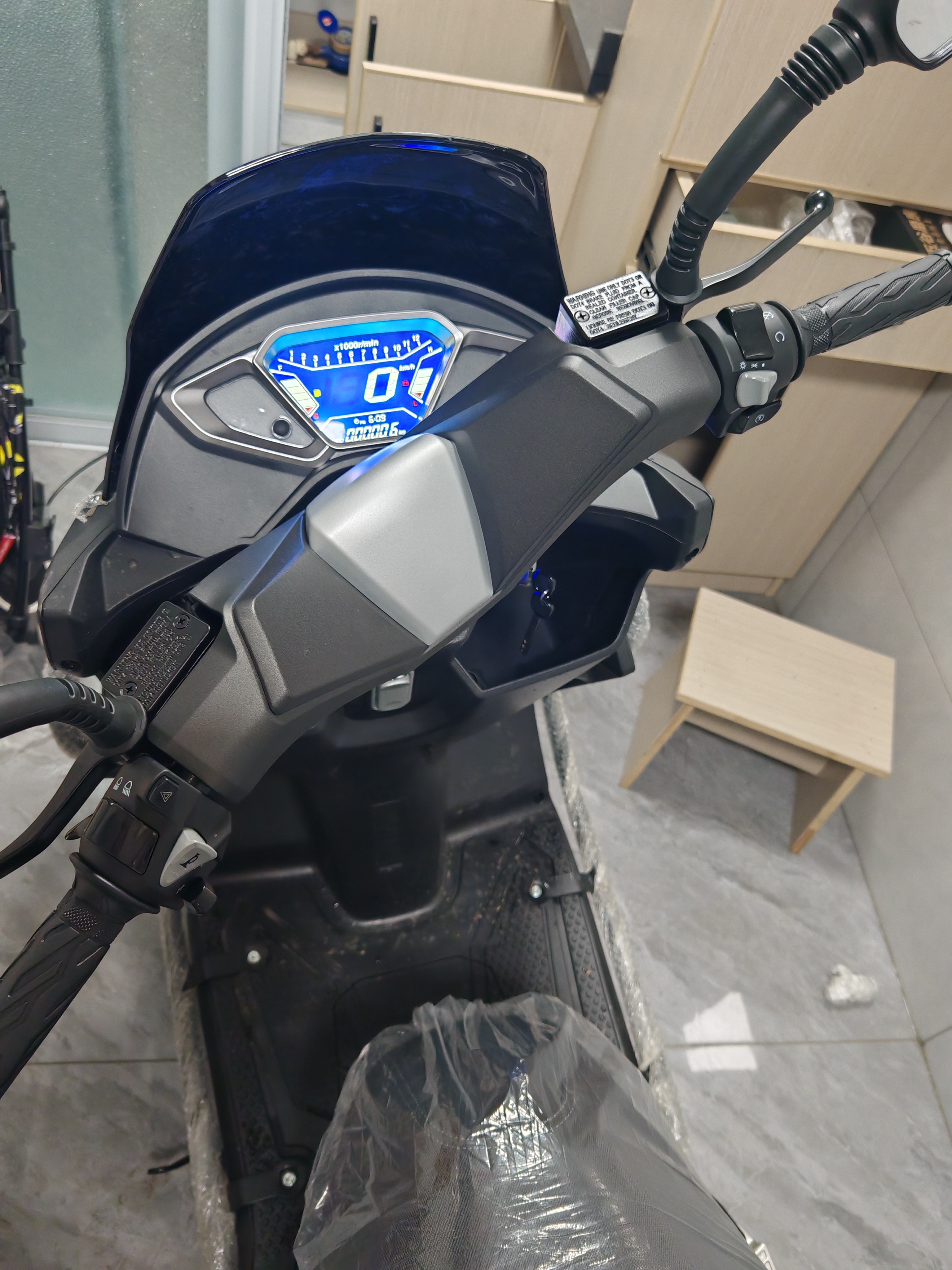 飞鹰UFR150远征版燃油踏板摩托车 省油越野通勤送护杠 磨砂黑26款 实拍图