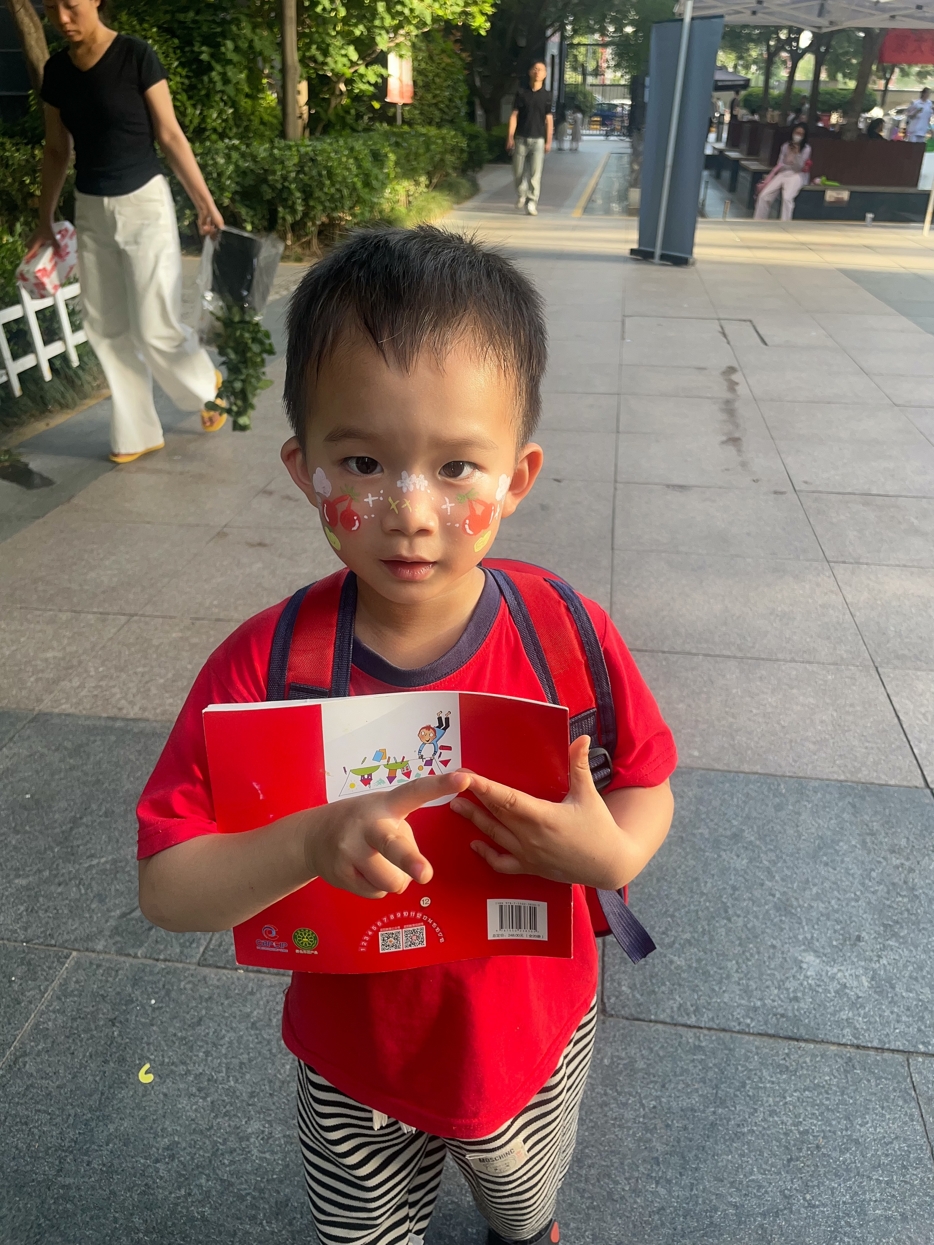 戴维贝拉（DAVE＆BELLA）儿童长袖T恤秋季新款男小童上衣女宝宝可爱打底衫洋气婴幼儿衣服 白色【现货】 130 cm（建议身高120-130cm） 实拍图