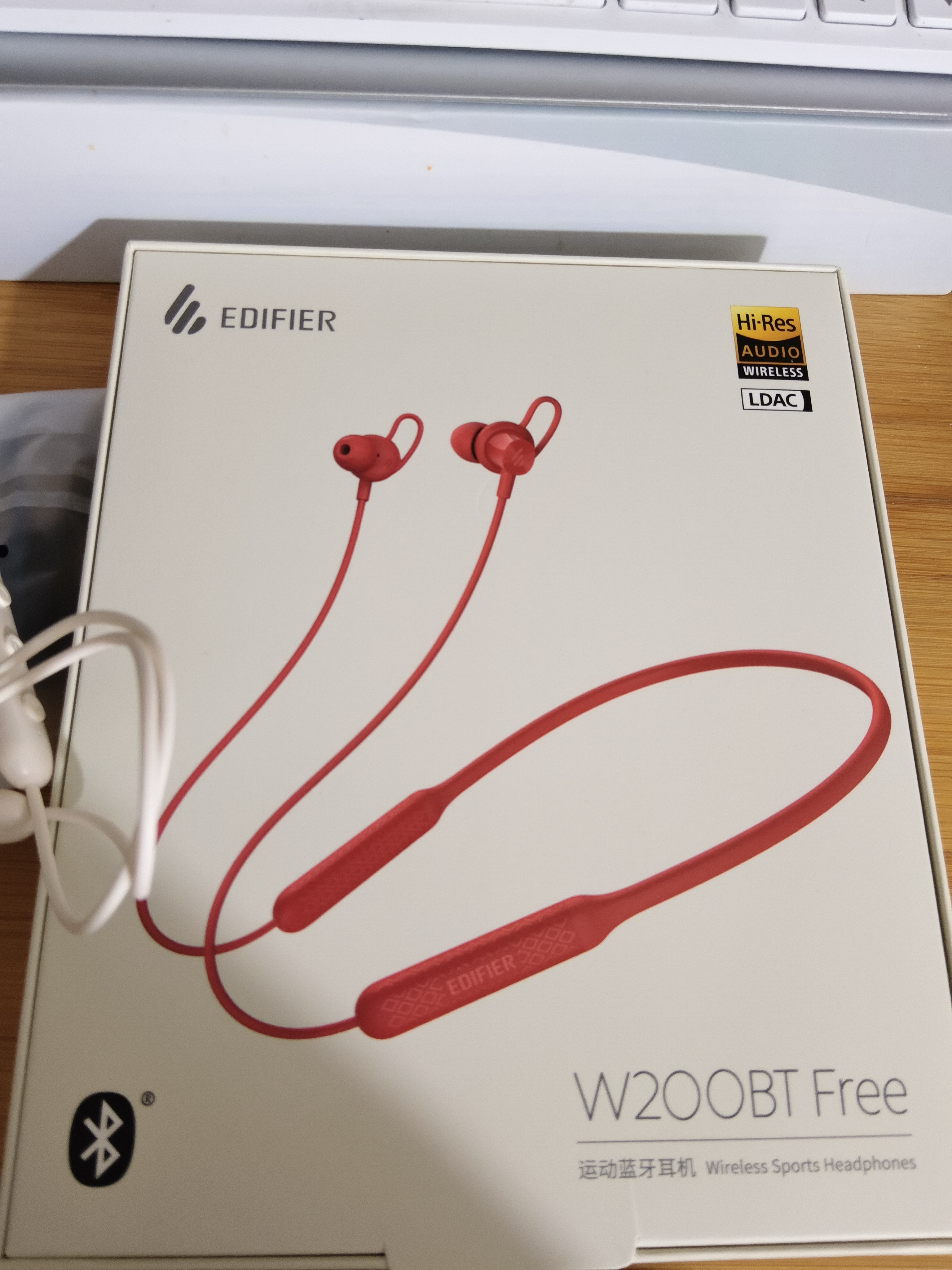 漫步者（EDIFIER）W200BT Free 颈挂式运动蓝牙耳机 金标认证 通话降噪 适用苹果华为小米OPPO手机 白色 毕业礼物 实拍图