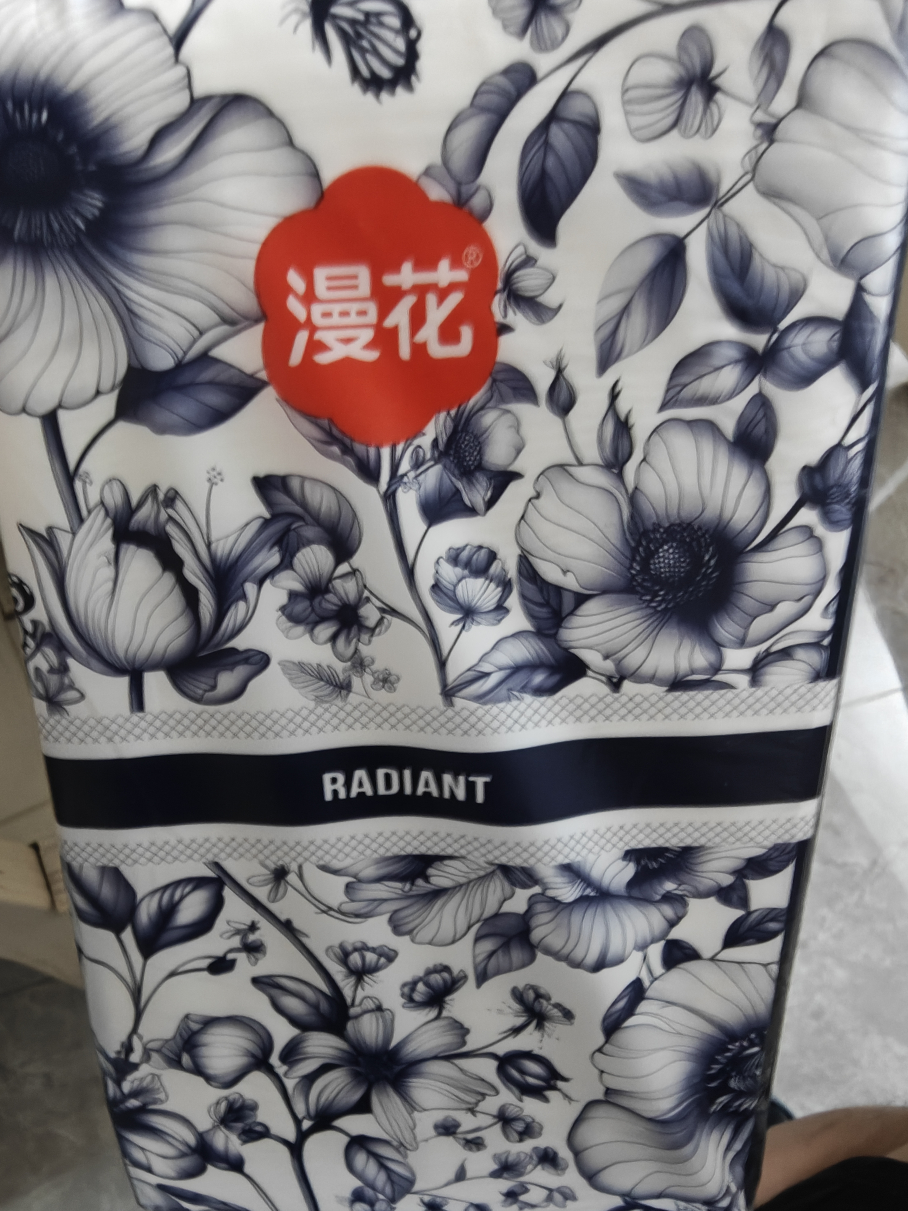 青花系列1000张原木挂式抽纸大包纸巾卫生纸4层加厚漫花抽纸 4层 1000张 * 2提 【大尺寸】 实拍图
