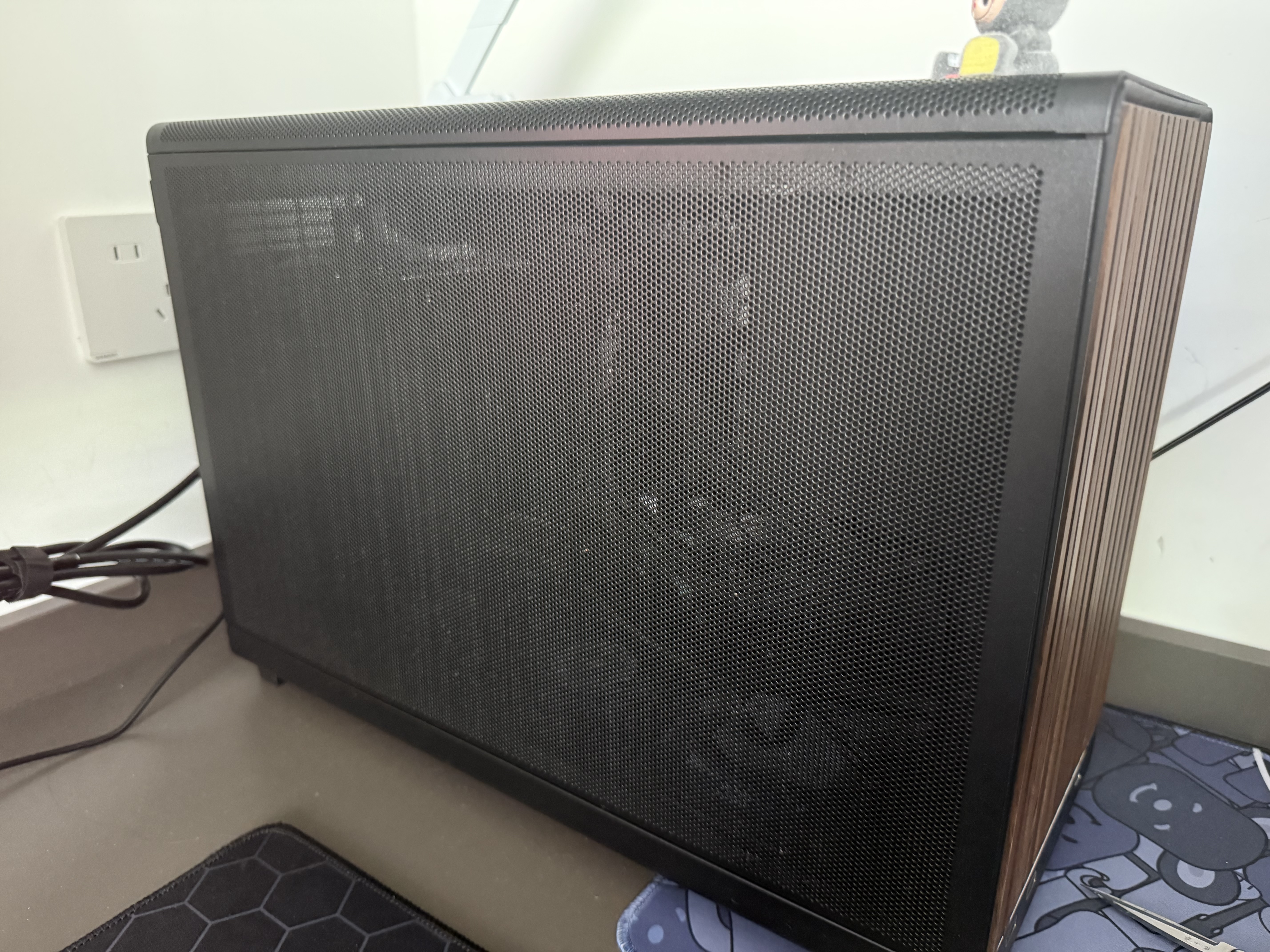 LIANLI联力A3机箱 木头版360水冷桌面迷你mini小机箱MATX台式机游戏电竞主机箱 网孔散热支持415mm长显卡 A3木头版 机箱 黑色 实拍图