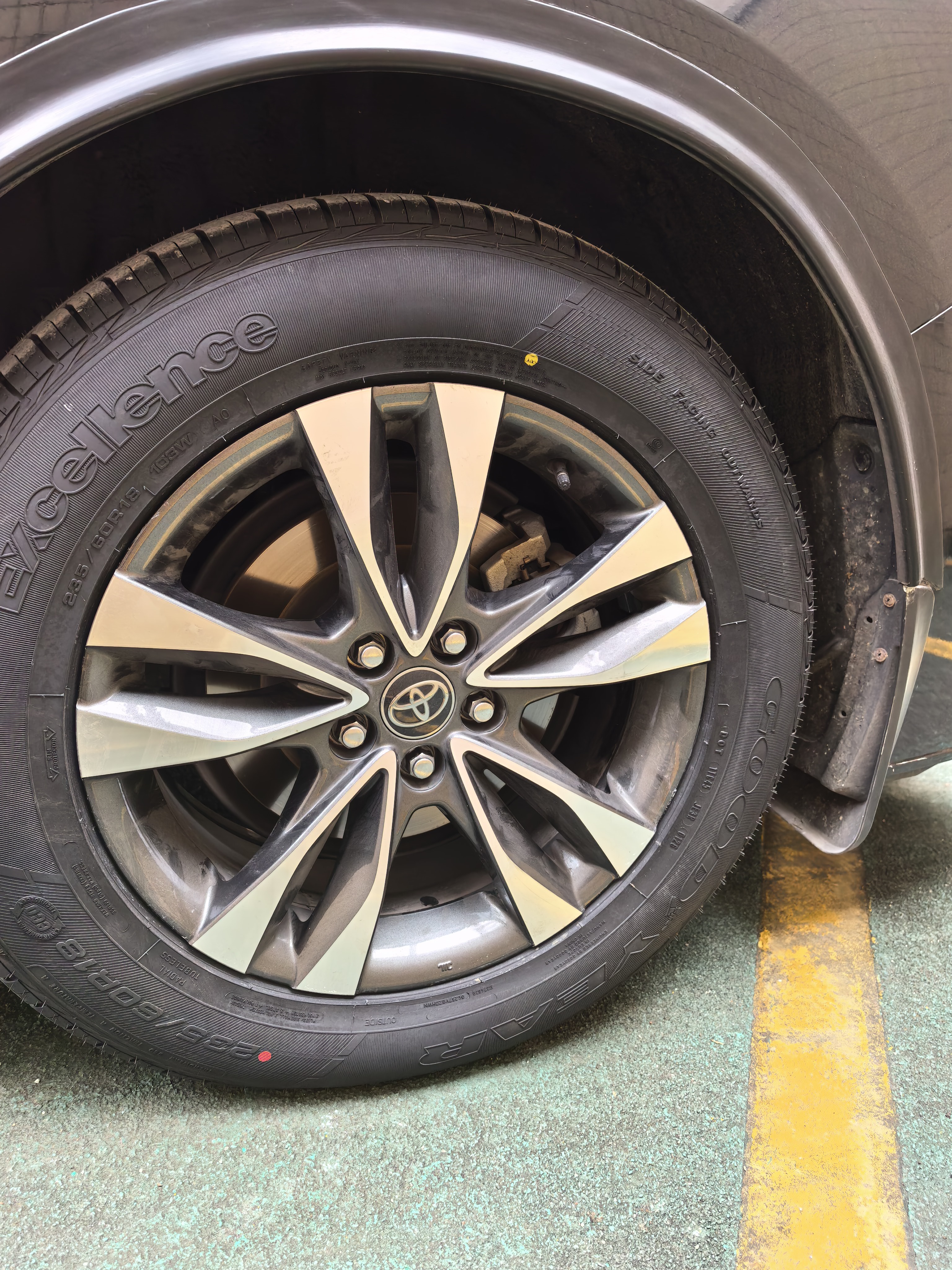 固特异（Goodyear）汽车轮胎 235/60R18 103W EXCELLENCE 三能 AO 原配宝沃BX7 SUV 实拍图