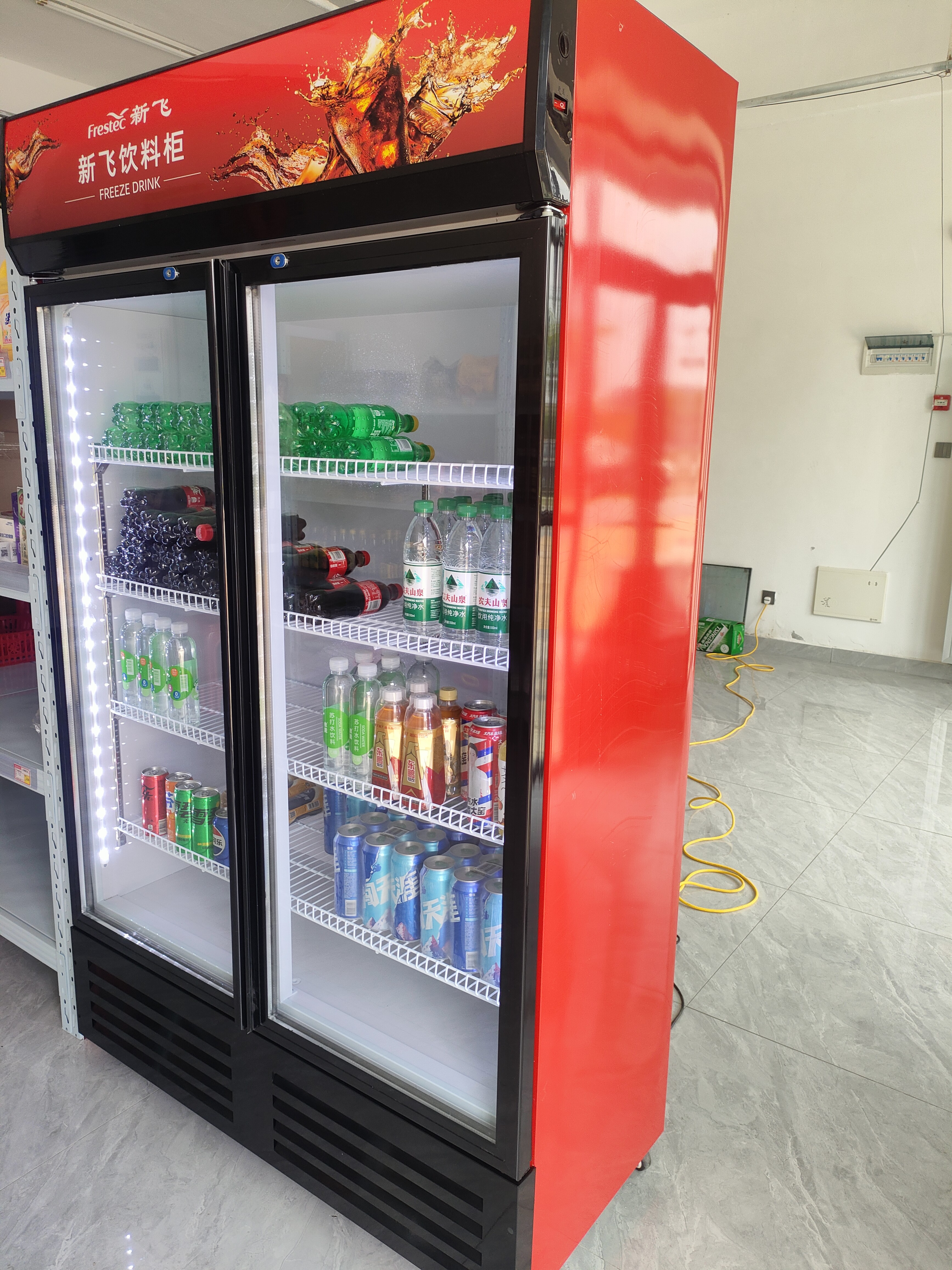 新飞 （Frestec）展示柜冷藏保鲜柜酒水饮料冰柜双开门冷藏柜酒店冷藏保鲜柜超市直冷玻璃门风冷无霜冰箱立式冷柜 双门黑红680L【直冷省电】1.2米 实拍图