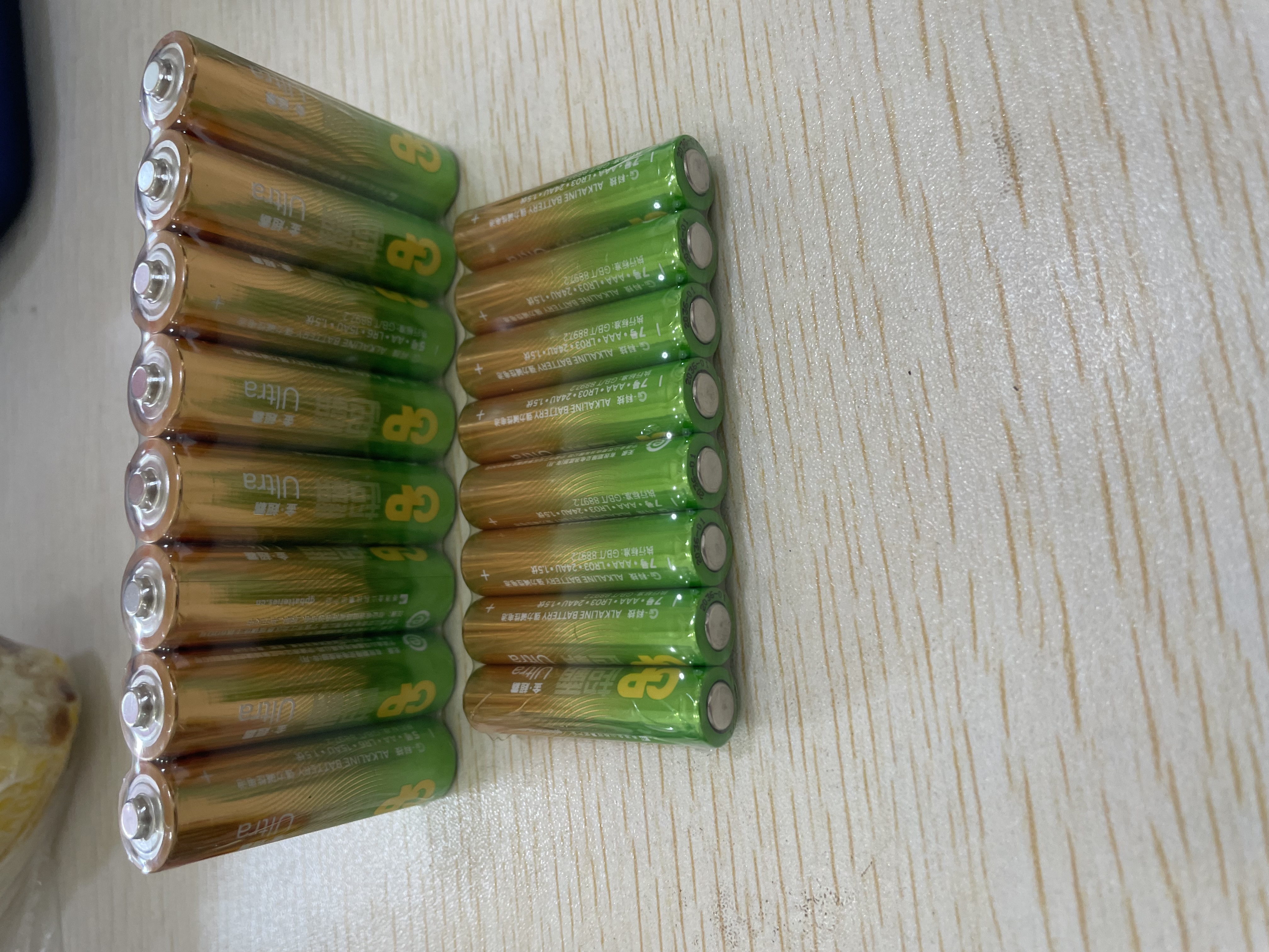 超霸（GP）7号电池8粒七号碱性干电池适用于耳温枪/血氧仪/血压计/血糖仪/鼠标等7号/AAA/R03 实拍图