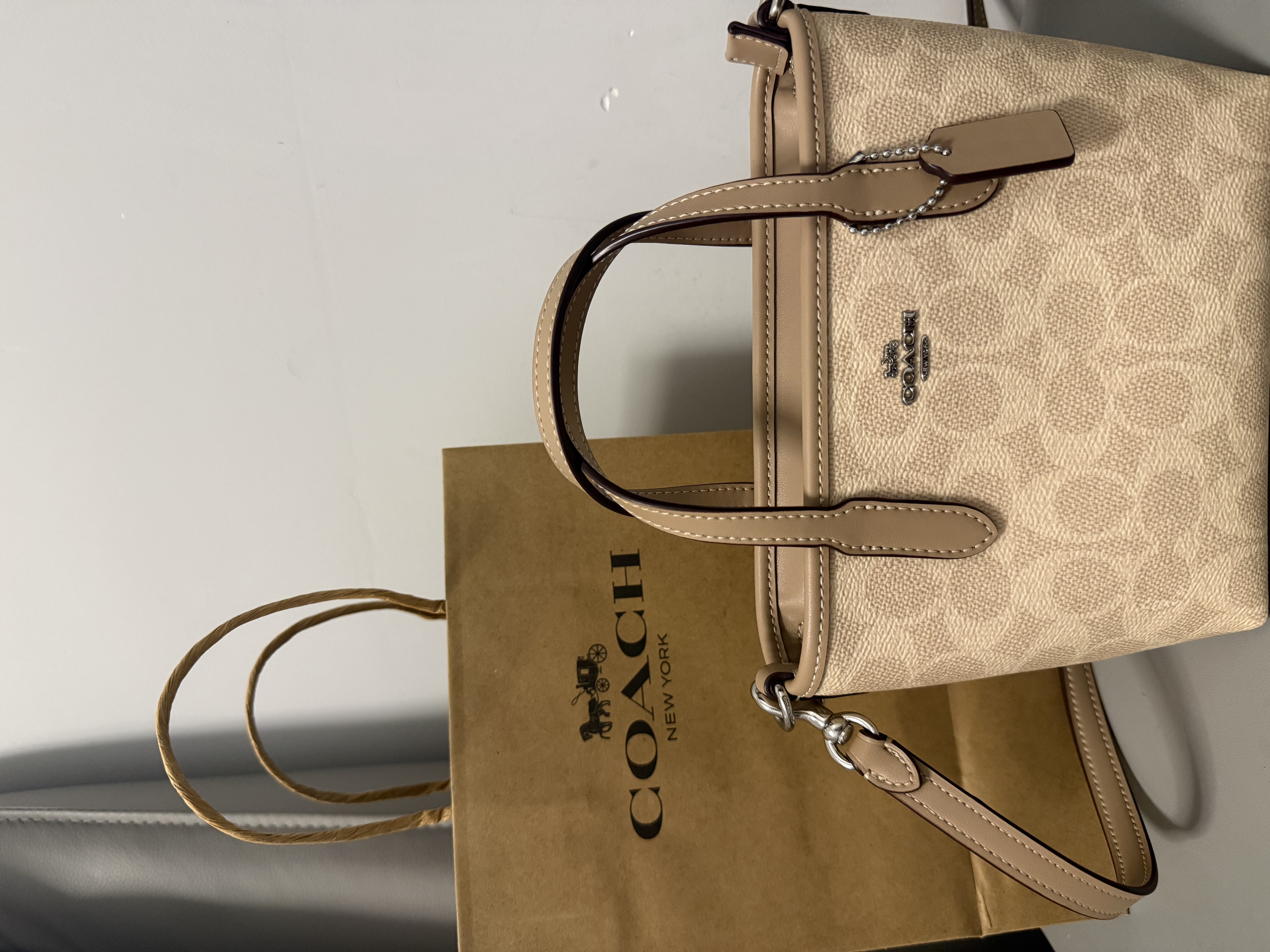 蔻驰（COACH） 女包奢侈品CITY迷你托特包女士斜挎手提包情人节520送女友礼物 沙黄色CW032SVPWH肩带随机发货 实拍图