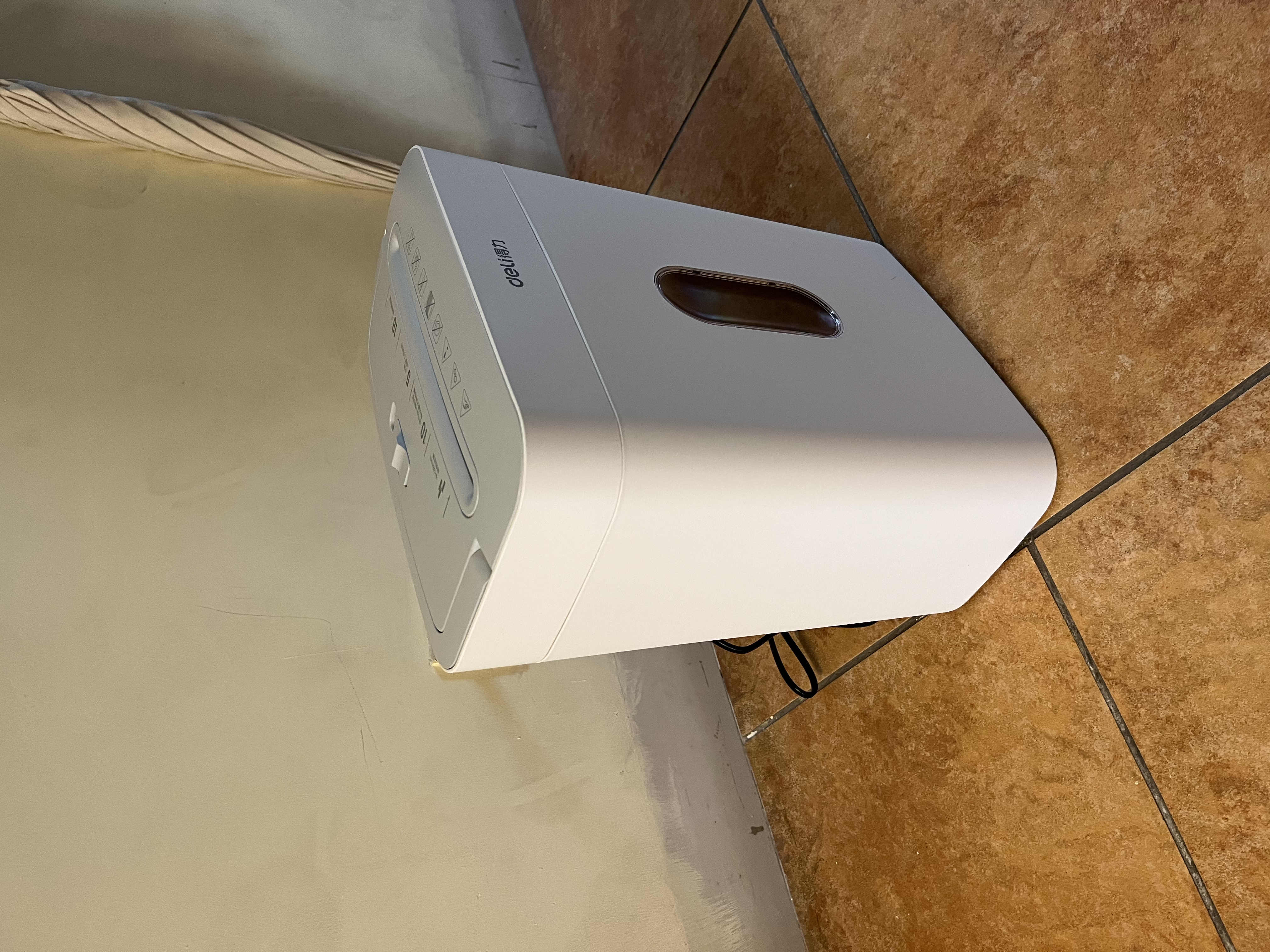 得力碎纸机4级保密单次10张5分钟连碎小型家用办公文件粉碎机15L容量 GA160 实拍图