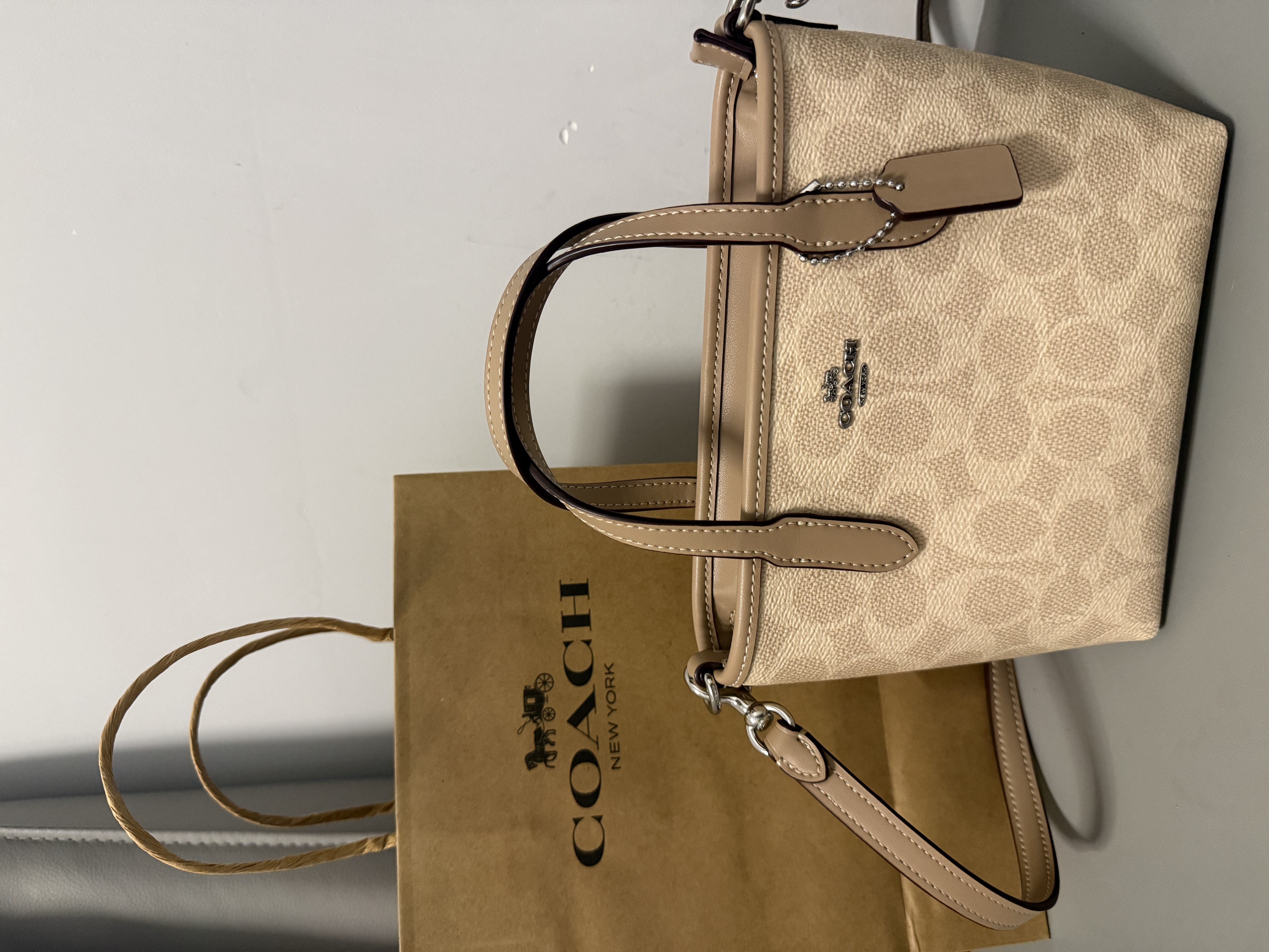 蔻驰（COACH） 女包奢侈品CITY迷你托特包女士斜挎手提包情人节520送女友礼物 沙黄色CW032SVPWH肩带随机发货 实拍图