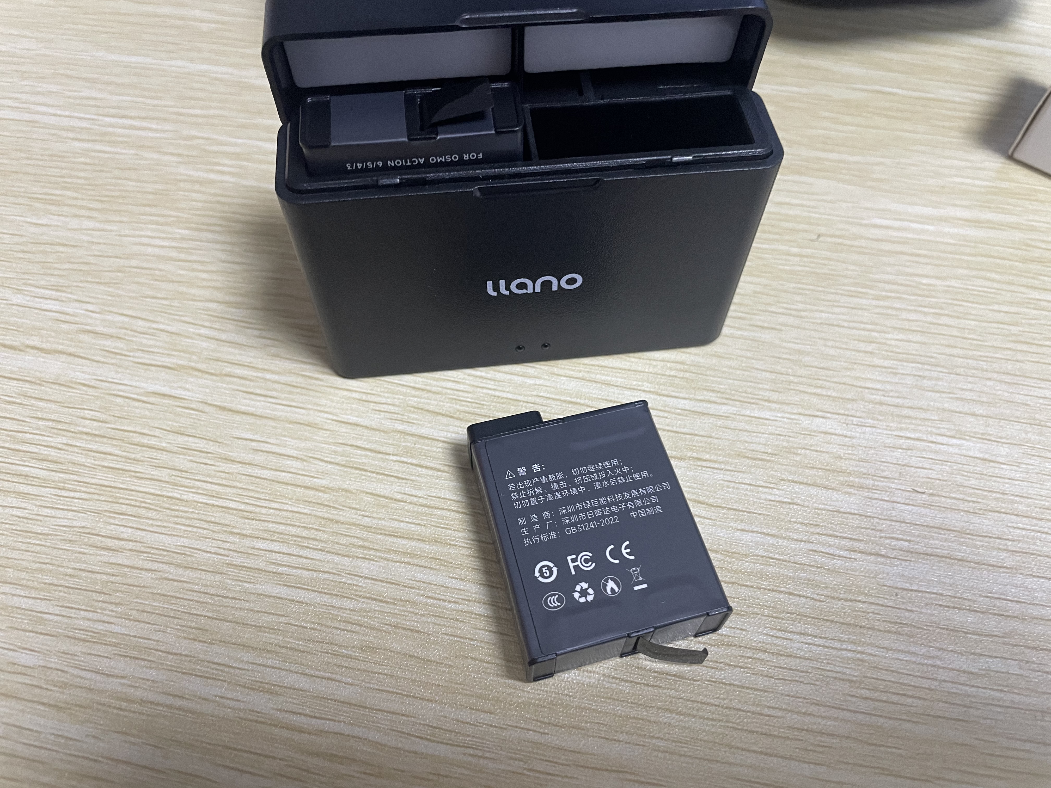 绿巨能（llano）适用大疆Action6电池充电盒action5pro/4/3/Osmo 360全景运动相机耐寒备用电池仓充电器便携双充 实拍图