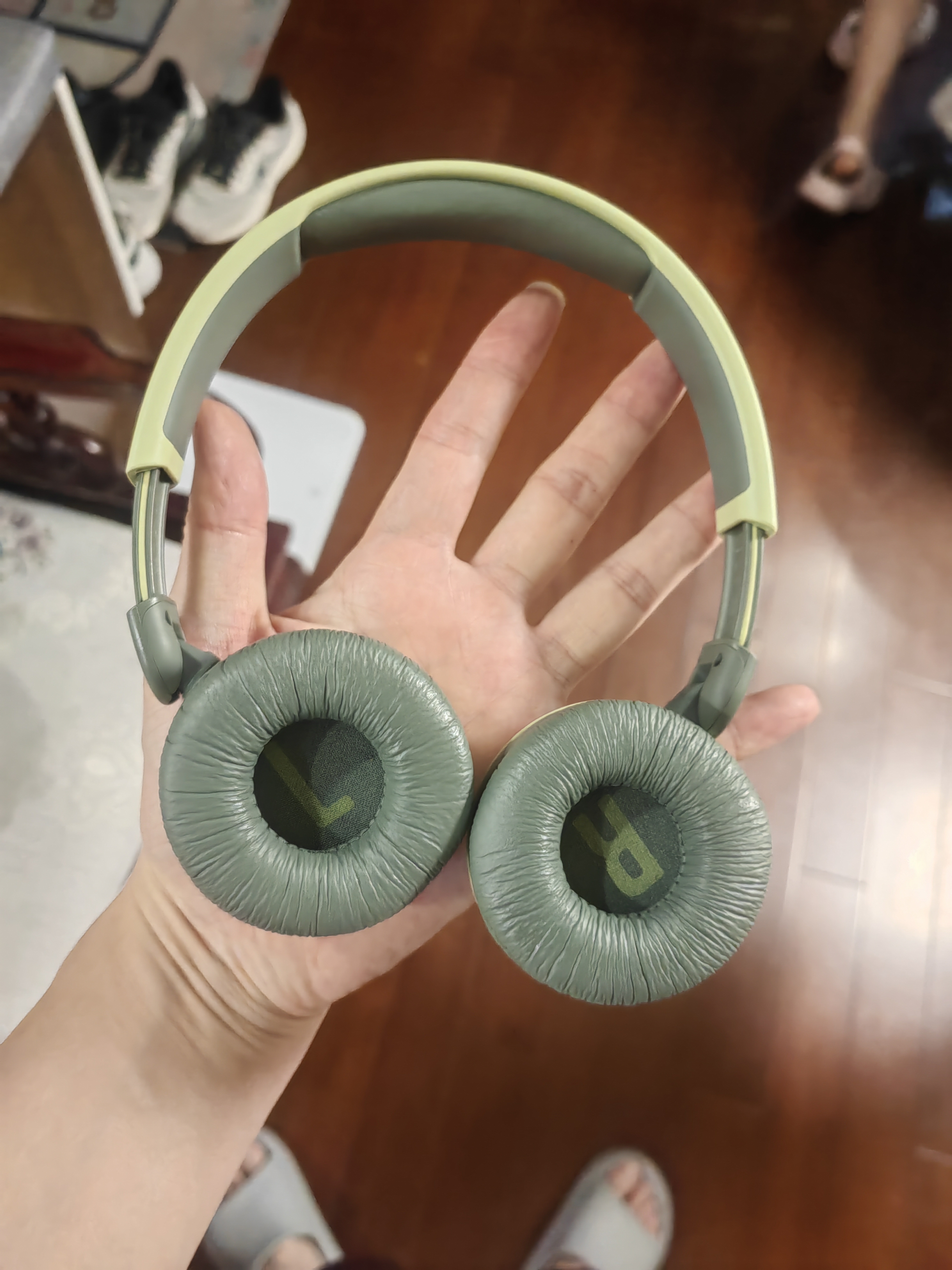 JBLJR310BT 头戴式无线蓝牙儿童耳机 85dB安全音量 英语学习网课 亲子益智教育 便携出行礼物 深林绿 实拍图
