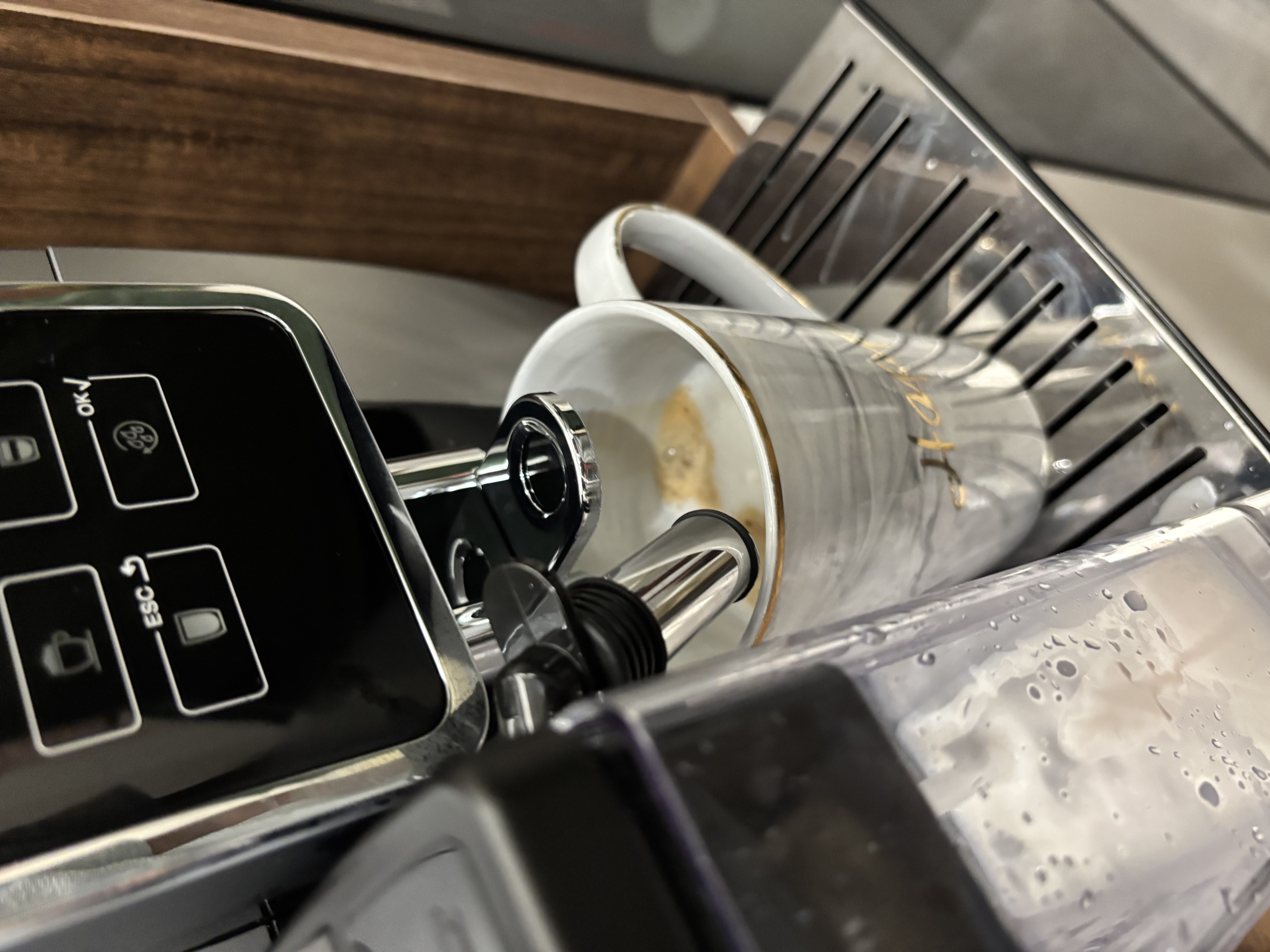 德龙（Delonghi）咖啡机 家用全自动咖啡机 欧洲进口自动奶泡卡布奇诺 意式现磨灵动系列ECAM350.50明星同款 礼物 实拍图
