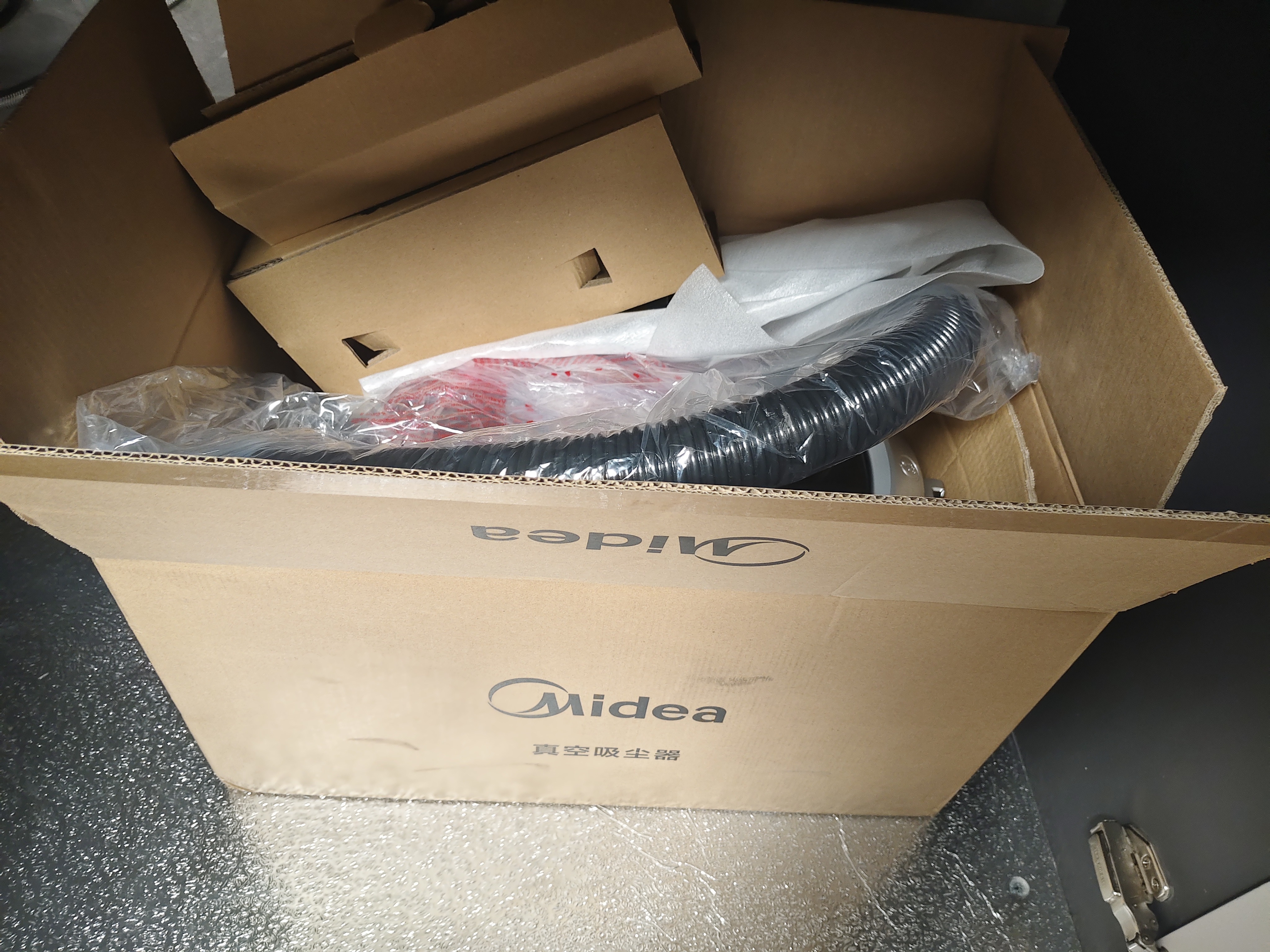 美的（Midea）【吸尘除螨】卧式家用吸尘器  C7 大吸力软绒滚刷 一机搞定 5重过滤 低噪设计 一键收线 【旋风离尘】 实拍图