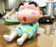 日漫蜡笔小新手办睡袍小新手机支架新之助模型摆件公仔桌面摆件搪胶 2只装【经典款小新+睡袍款小新】 12cm*大号 实拍图
