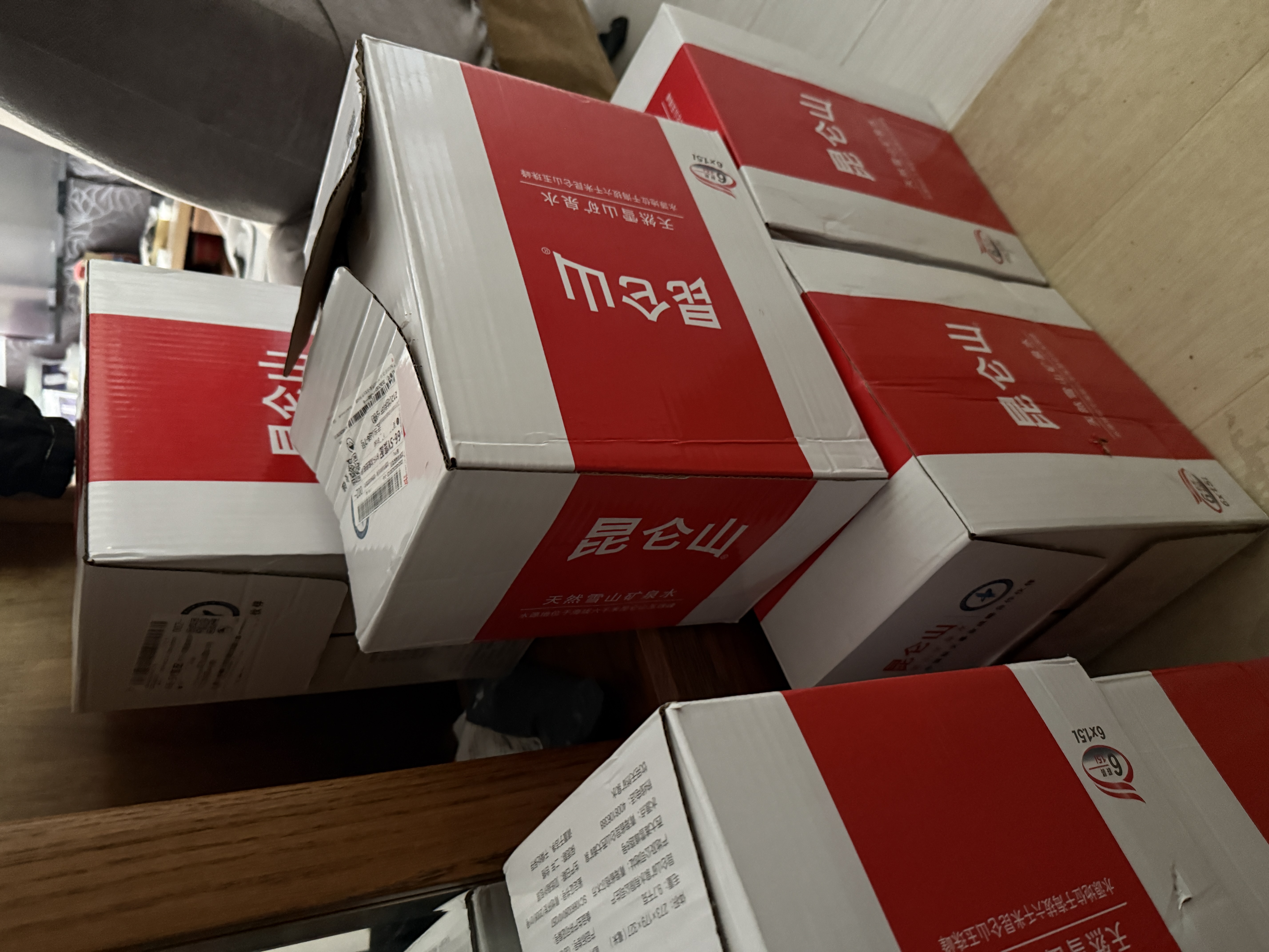 昆仑山饮用天然雪山矿泉水 含锶弱碱性 1.5L*6瓶*6箱 整箱装 高端矿泉水 实拍图