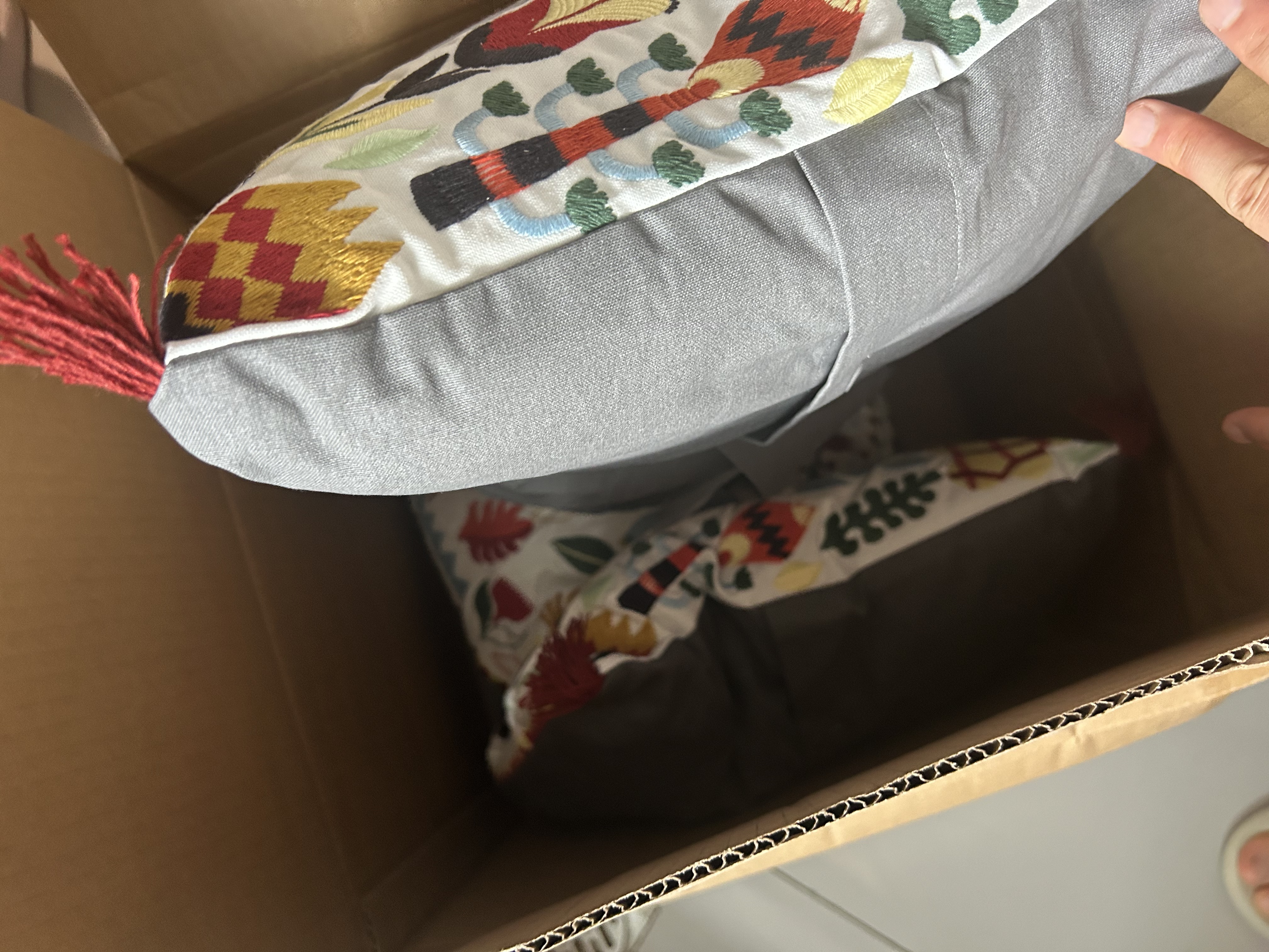 宜家（IKEA）RODARV洛达夫刺绣靠垫卧室客厅沙发抱枕午睡枕趴睡枕 多色靠垫 40*65cm 实拍图