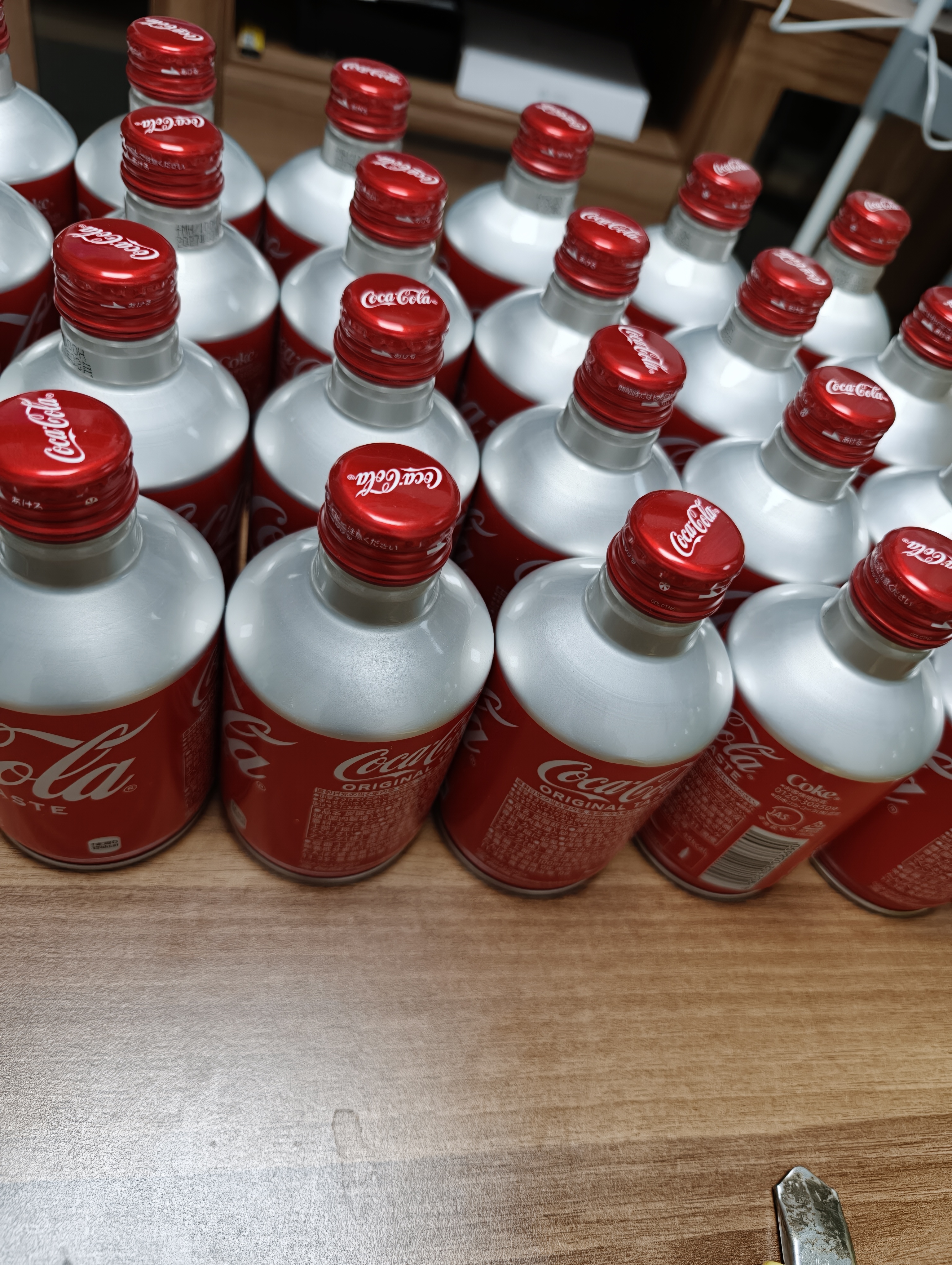 可口可乐（Coca-Cola）子弹头可乐日本进口日版碳酸饮料汽水铝罐300ml*24整箱 聚餐火锅 实拍图