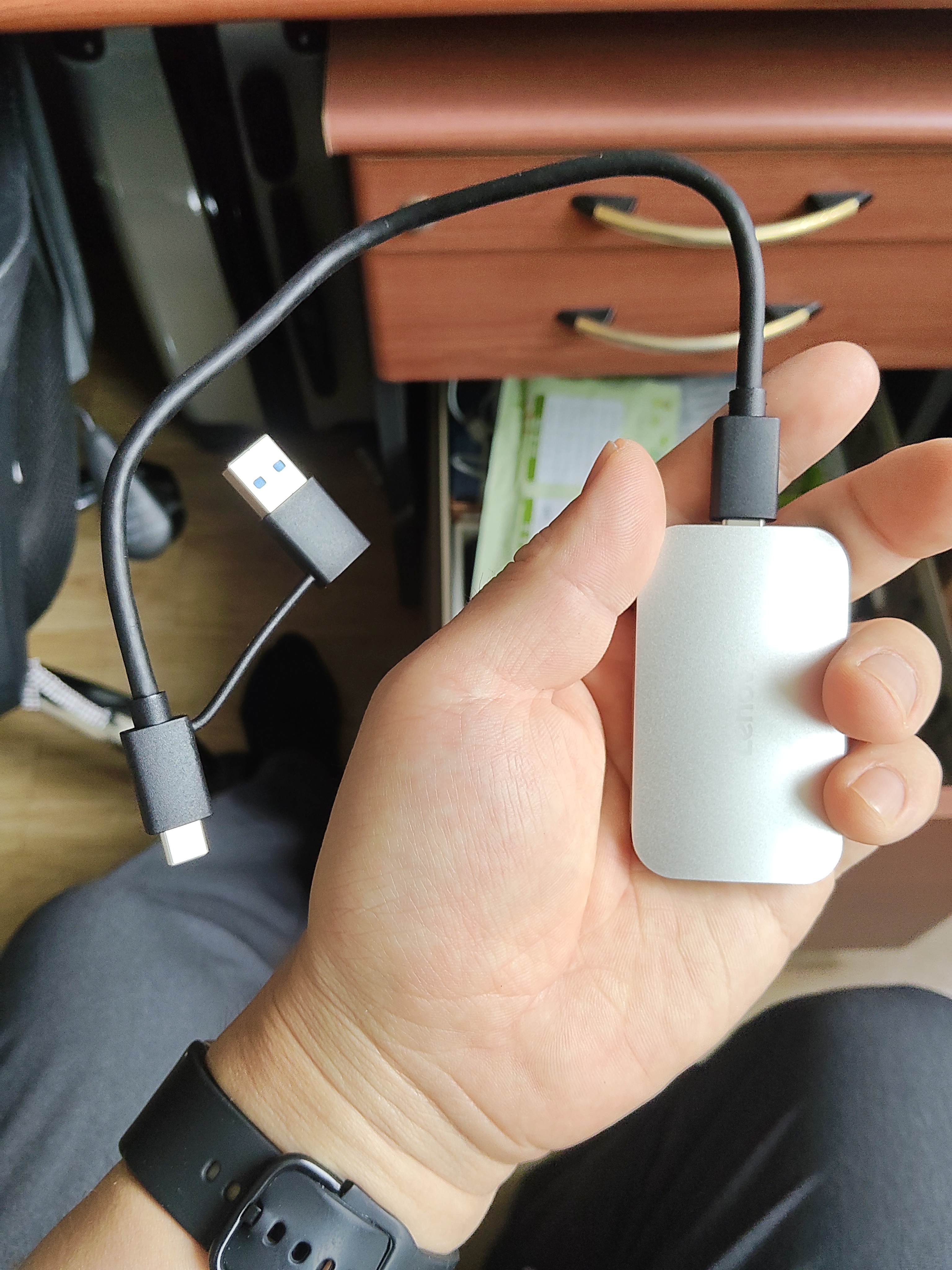 联想（Lenovo）256GB 移动固态硬盘 USB3.2高速读取550MB/S 移动硬盘PSSD小巧便携 ZX7 SE系列 银色 实拍图