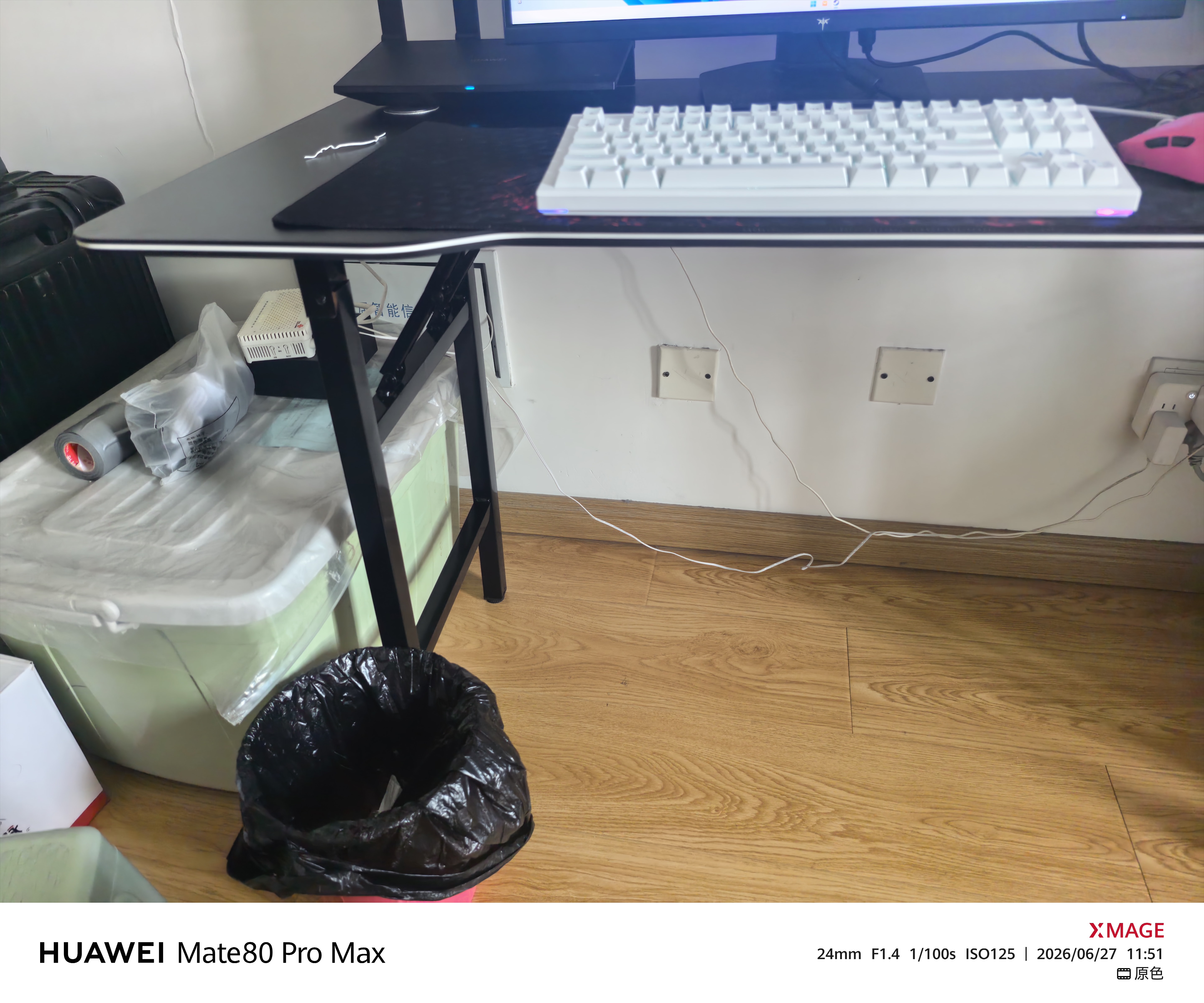 初学者电脑桌台式家用电竞游戏桌办公书桌简约书房写字桌子折叠弹簧桌 折叠电竞桌140*60【免安装】黑纹 实拍图