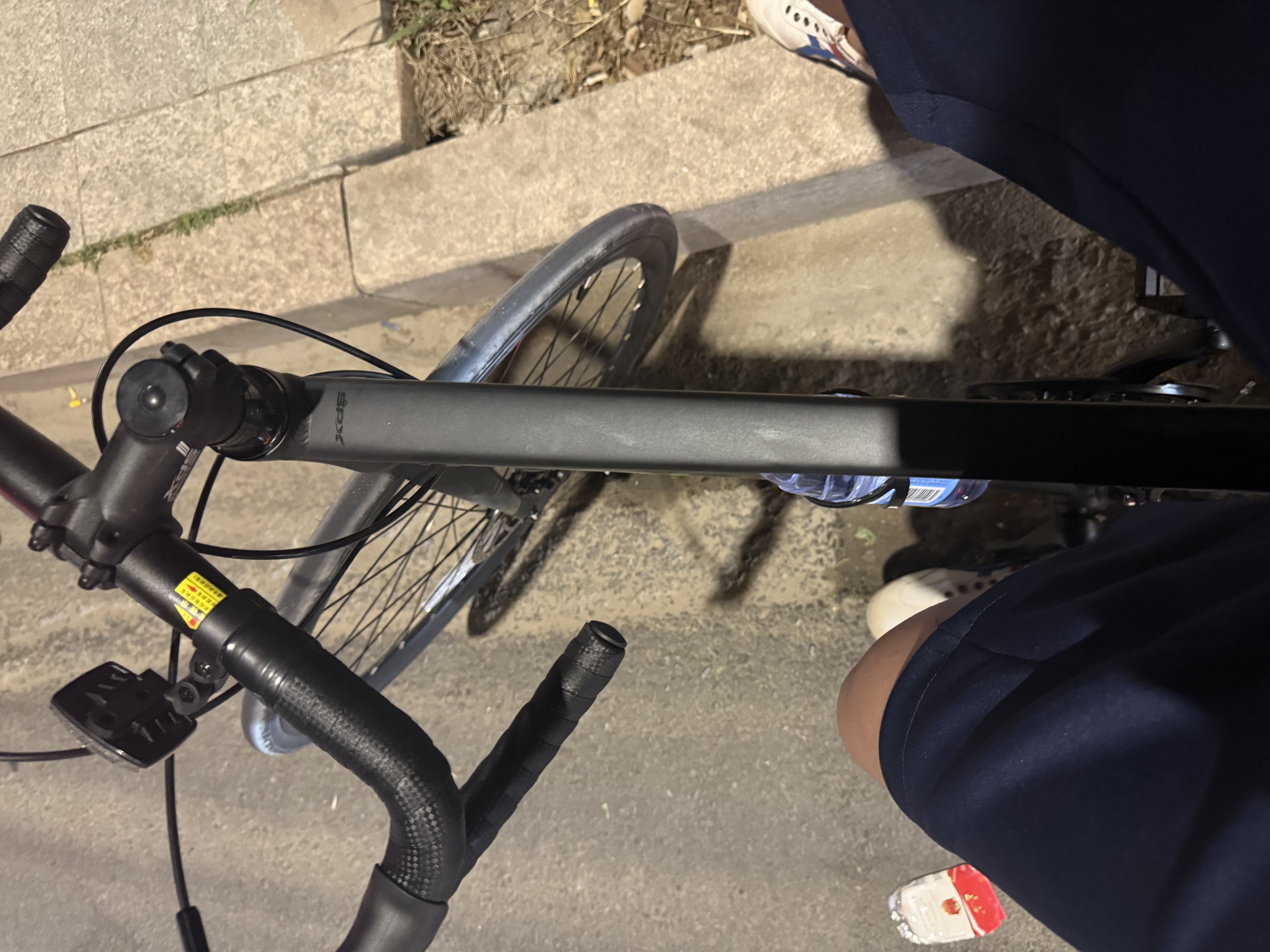 喜德盛（xds）公路自行车26款RC200机械碟刹7速14速X6铝合金车架学生成人通勤车 黑武士标准版(14速-碟刹) 700C*520（建议身高175-185） 实拍图