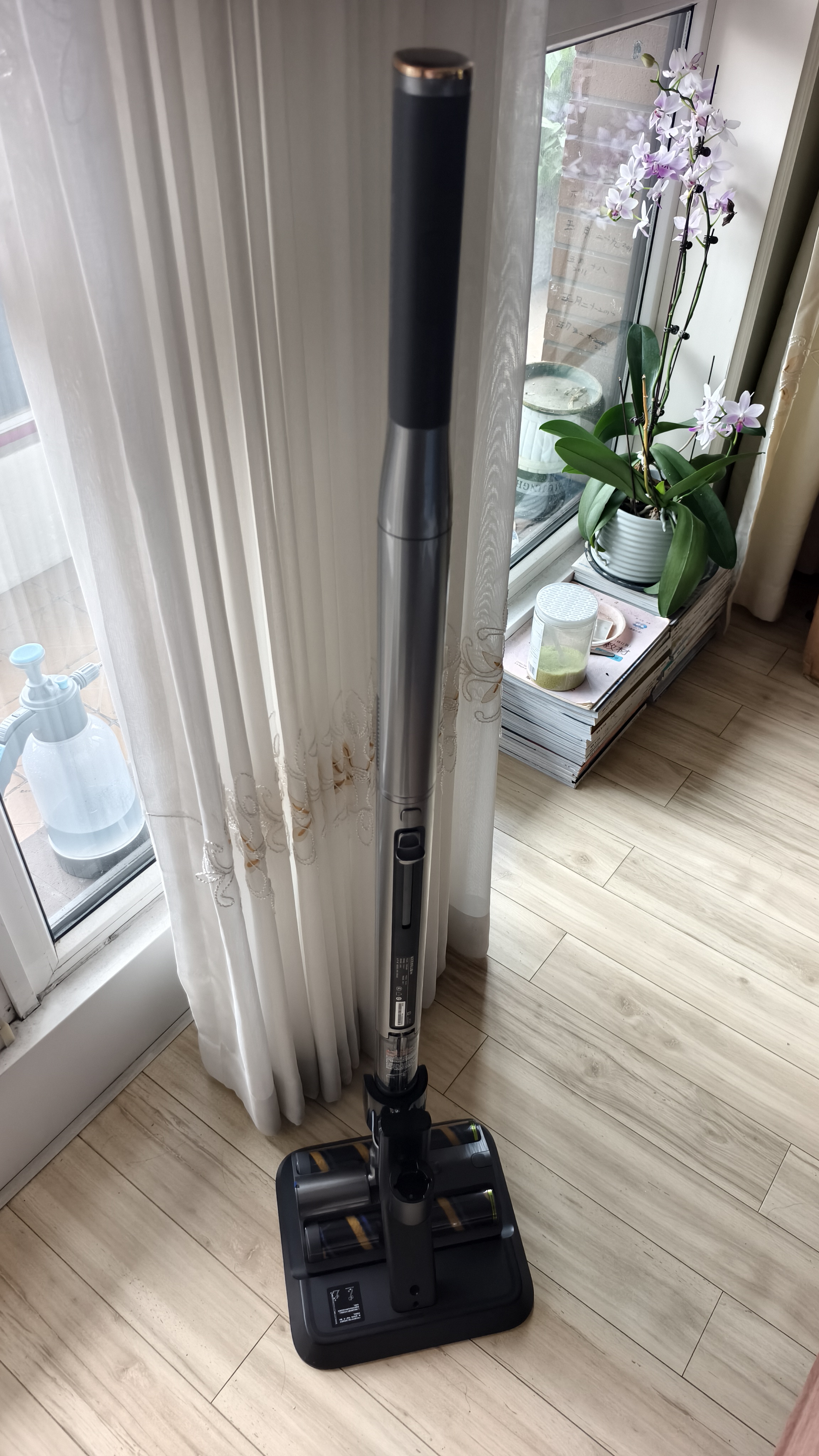 追觅【C罗推荐】吸尘器轻灵Air铅笔 升级主动割毛刷 300度绿光显尘 万向灵活宠物手持无线大吸力小户型 极致轻量AIR 银色 实拍图
