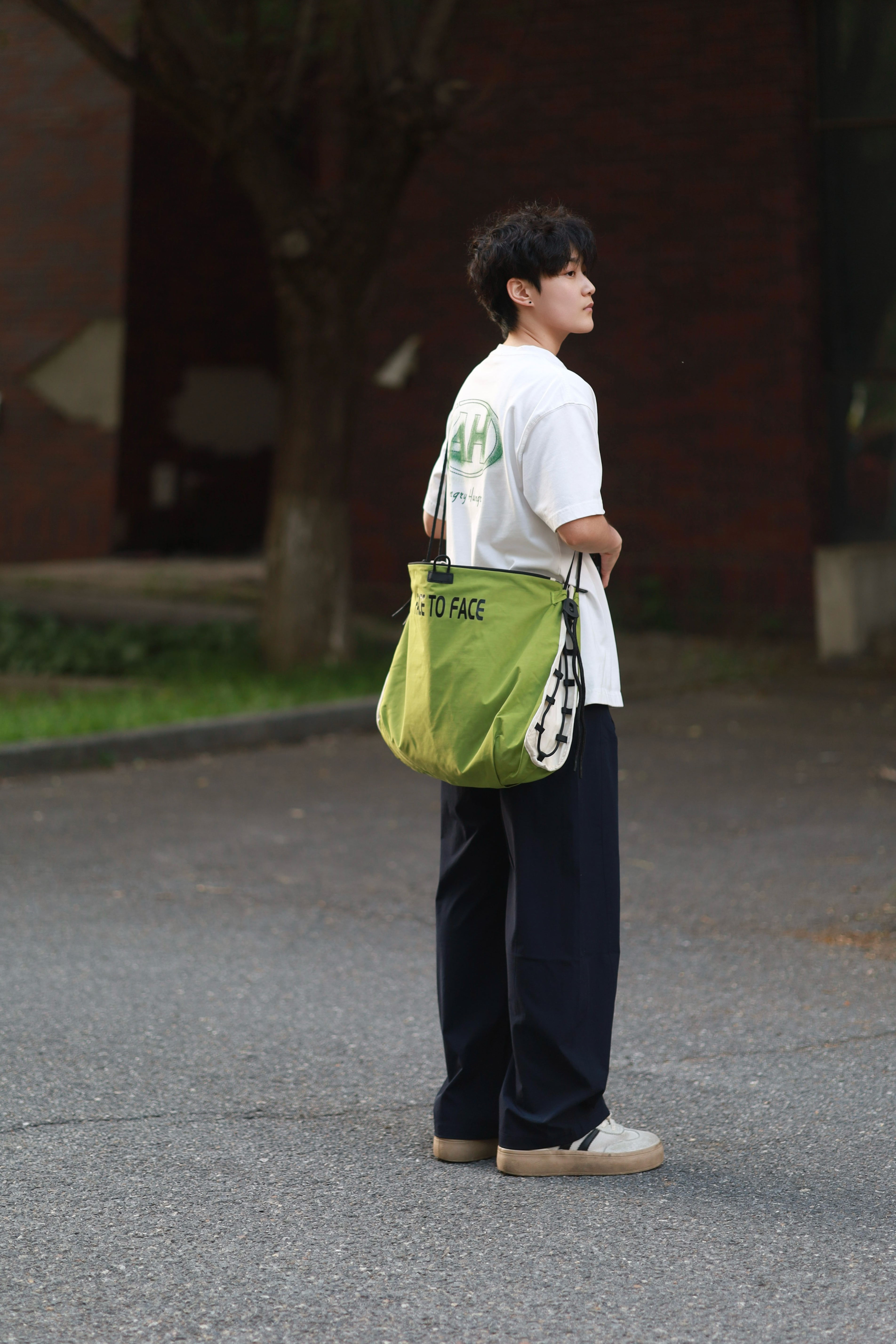VICTORIATOURIST男士斜挎包新款大容量单肩包女休闲轻便邮差包双面背法通勤挎包 实拍图