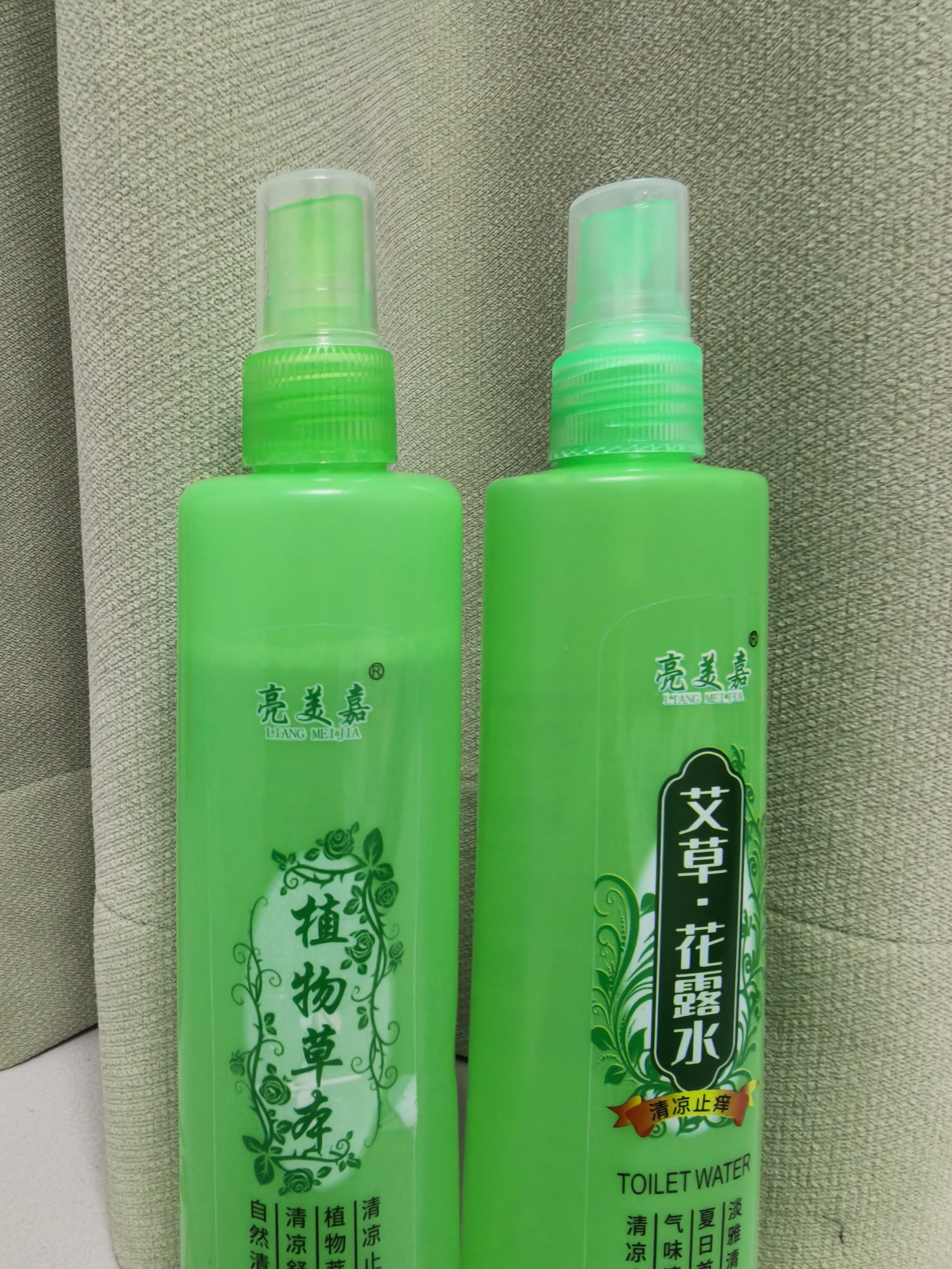 【清凉舒爽】花露水清香型清凉舒爽喷雾植物大瓶200ml走珠止汗露 【艾草】+【植物草本】2瓶装 实拍图