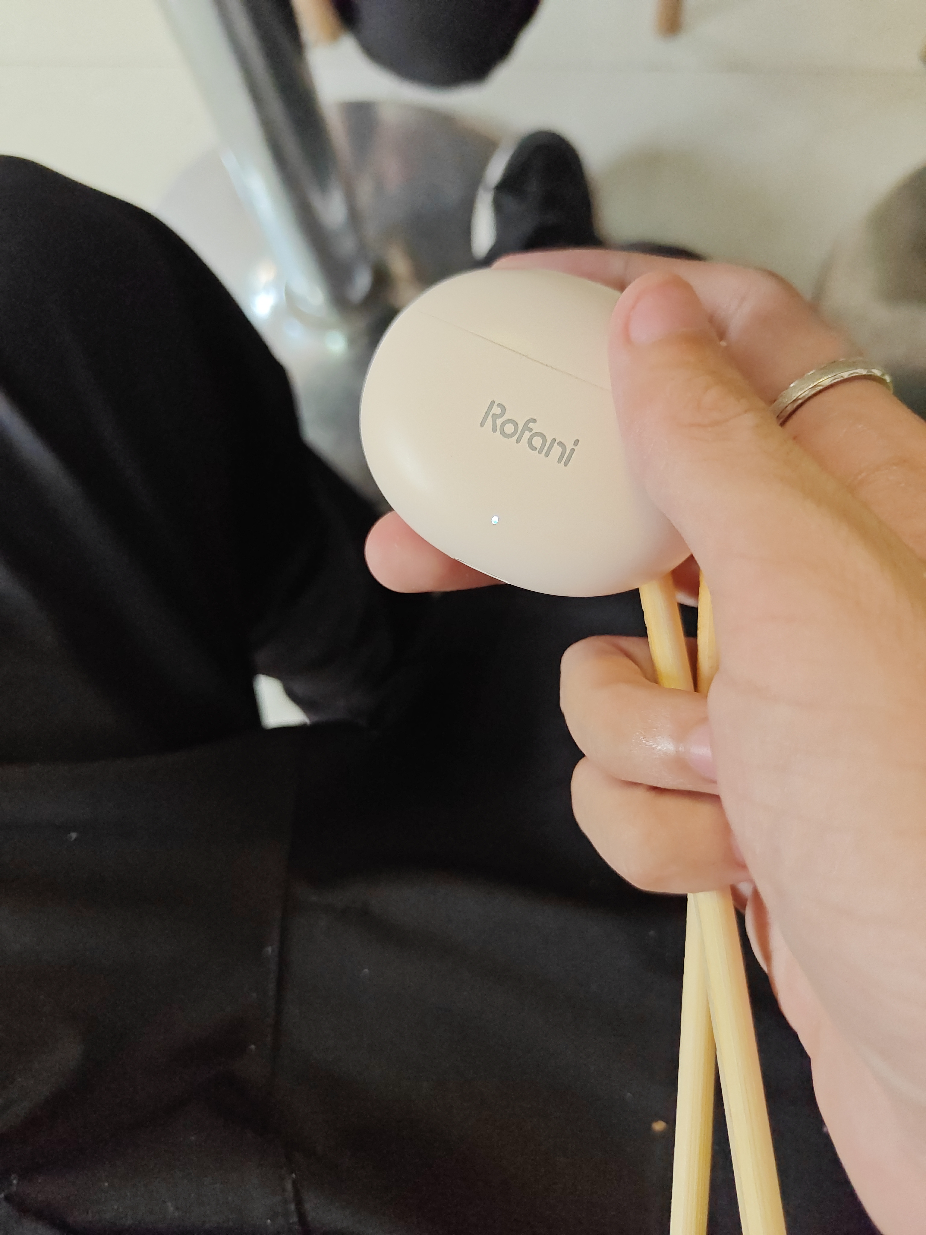 罗凡尼（Rofani） HIFI级全景音效电竞游戏低延迟高颜值长续航学生党性价比运动男女生安卓苹果通用入耳式蓝牙耳机 肤色顶配智能降噪超长待机续航智能触控低延迟云感佩戴 实拍图