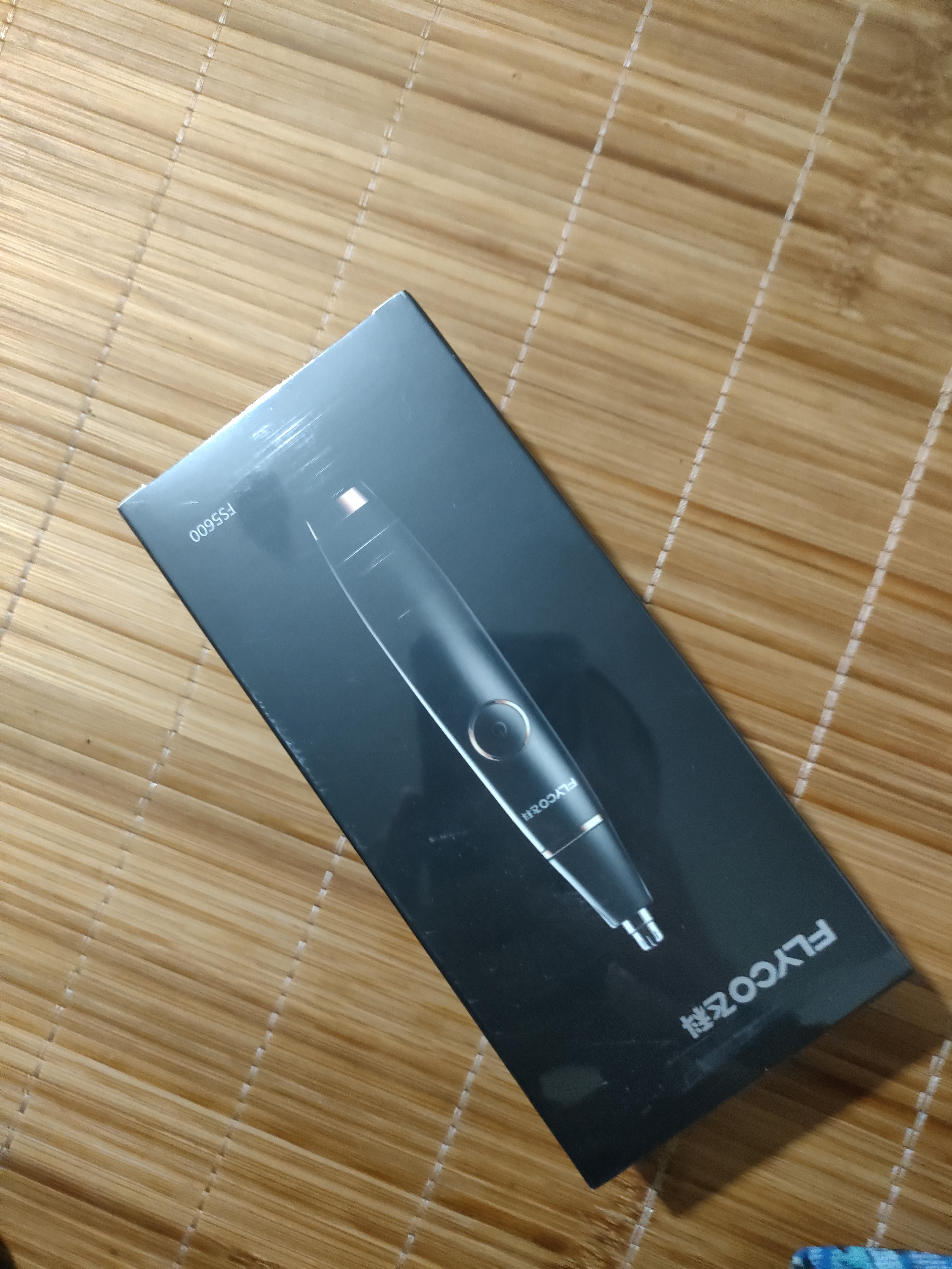 飞科（FLYCO）电动鼻毛修剪器 鼻毛剪鼻孔清洁器修剃刮鼻毛耳毛神器修剪刀男女用礼盒礼物FS5600毕业礼物 实拍图