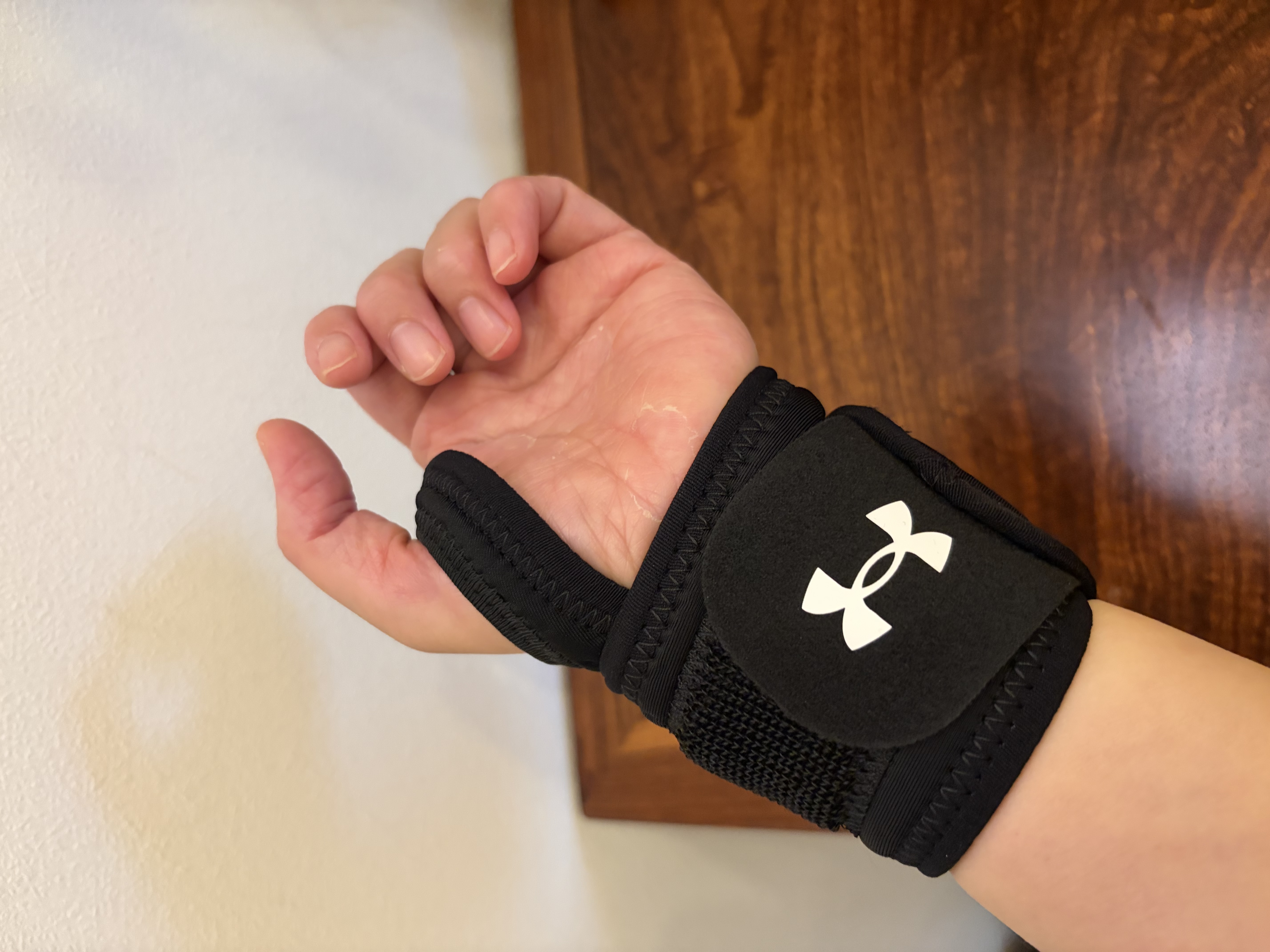 安德玛（Under Armour）护腕健身防扭伤腱鞘手腕炎护具卧推羽毛球网球篮排球运动加压腕带 实拍图
