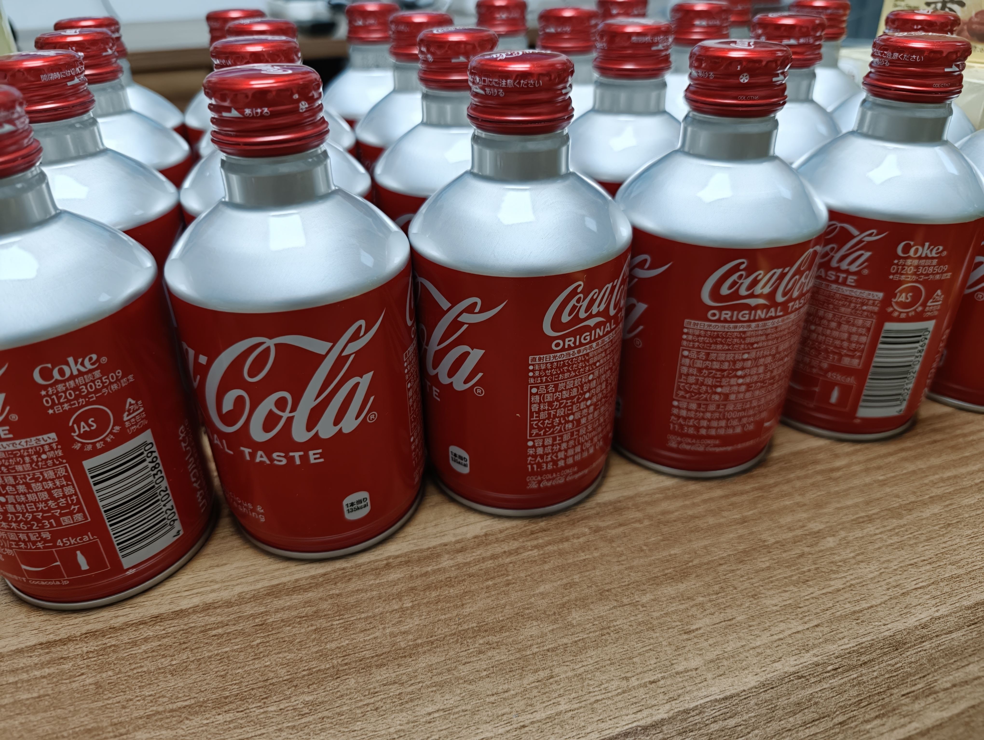 可口可乐（Coca-Cola）子弹头可乐日本进口日版碳酸饮料汽水铝罐300ml*24整箱 聚餐火锅 实拍图
