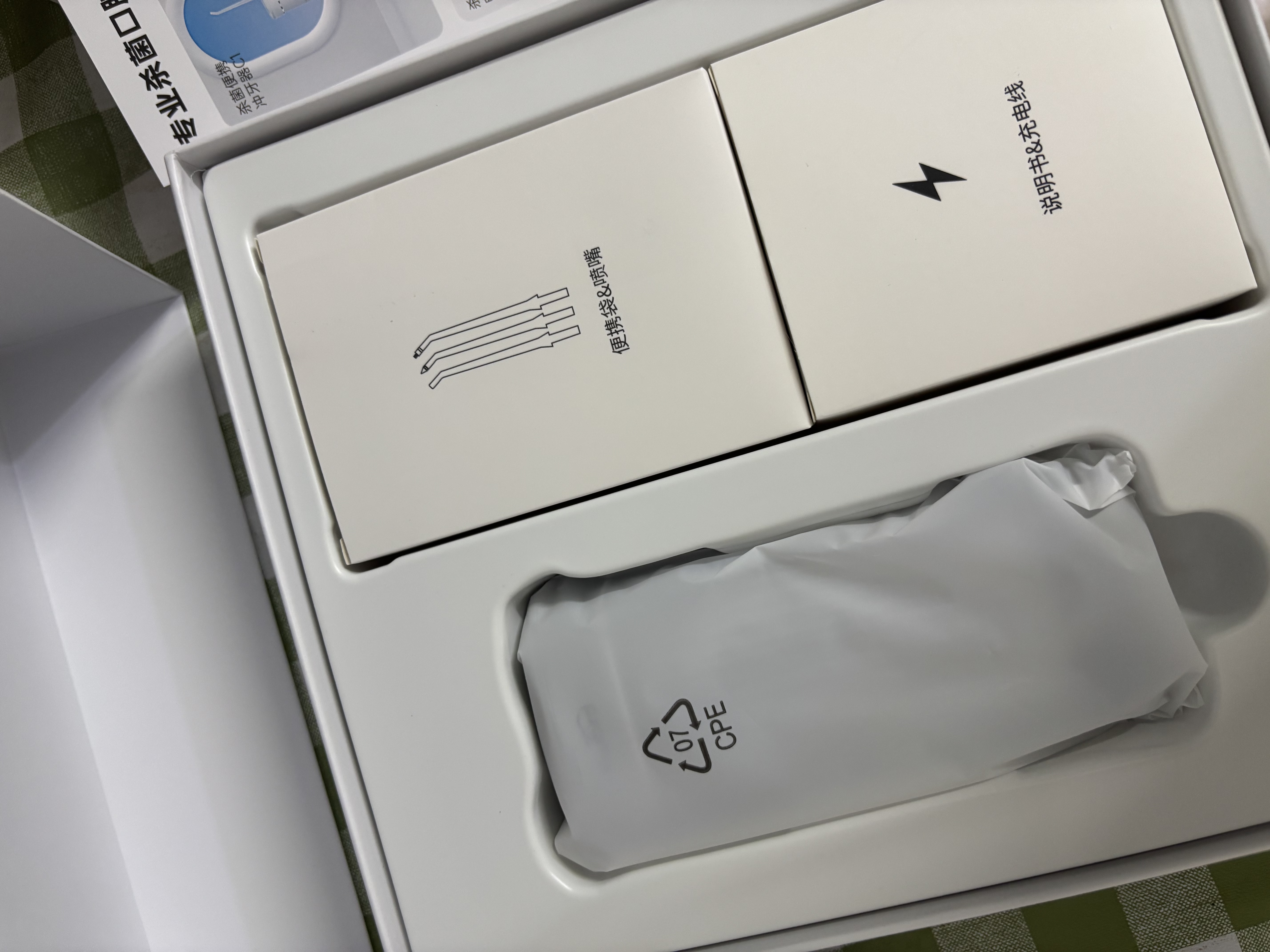 奇异鸟（KIWIBIRD）冲牙器牙齿冲洗器灭菌便携洗牙器水牙线正畸专用口腔清洁神器生日礼物 星耀灰｜透明水箱｜ 3支喷头 实拍图