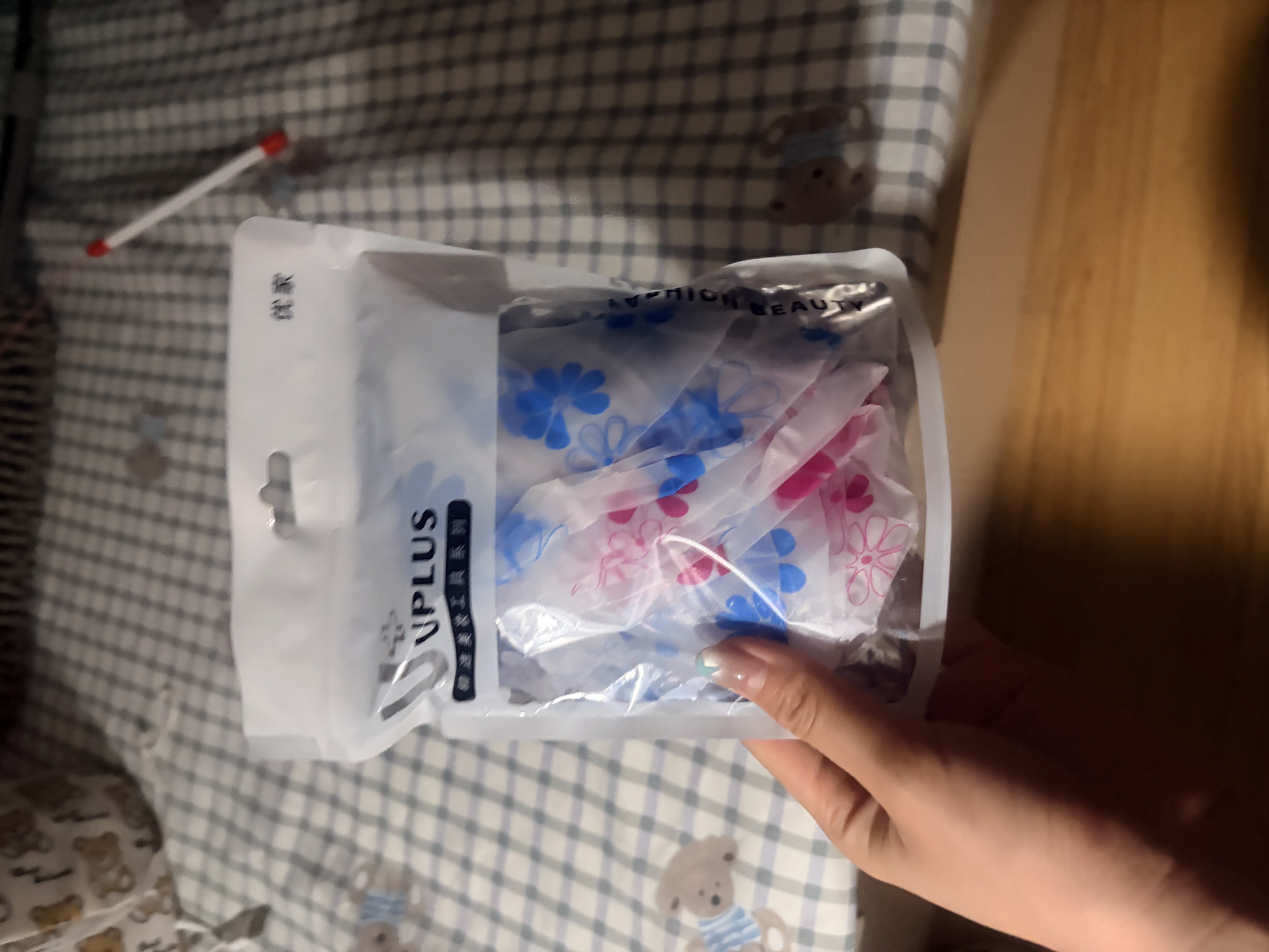 优家（UPLUS）多功能防水沐浴帽4个洗澡帽护发帽厨房防油烟防尘头套美妆工具 实拍图