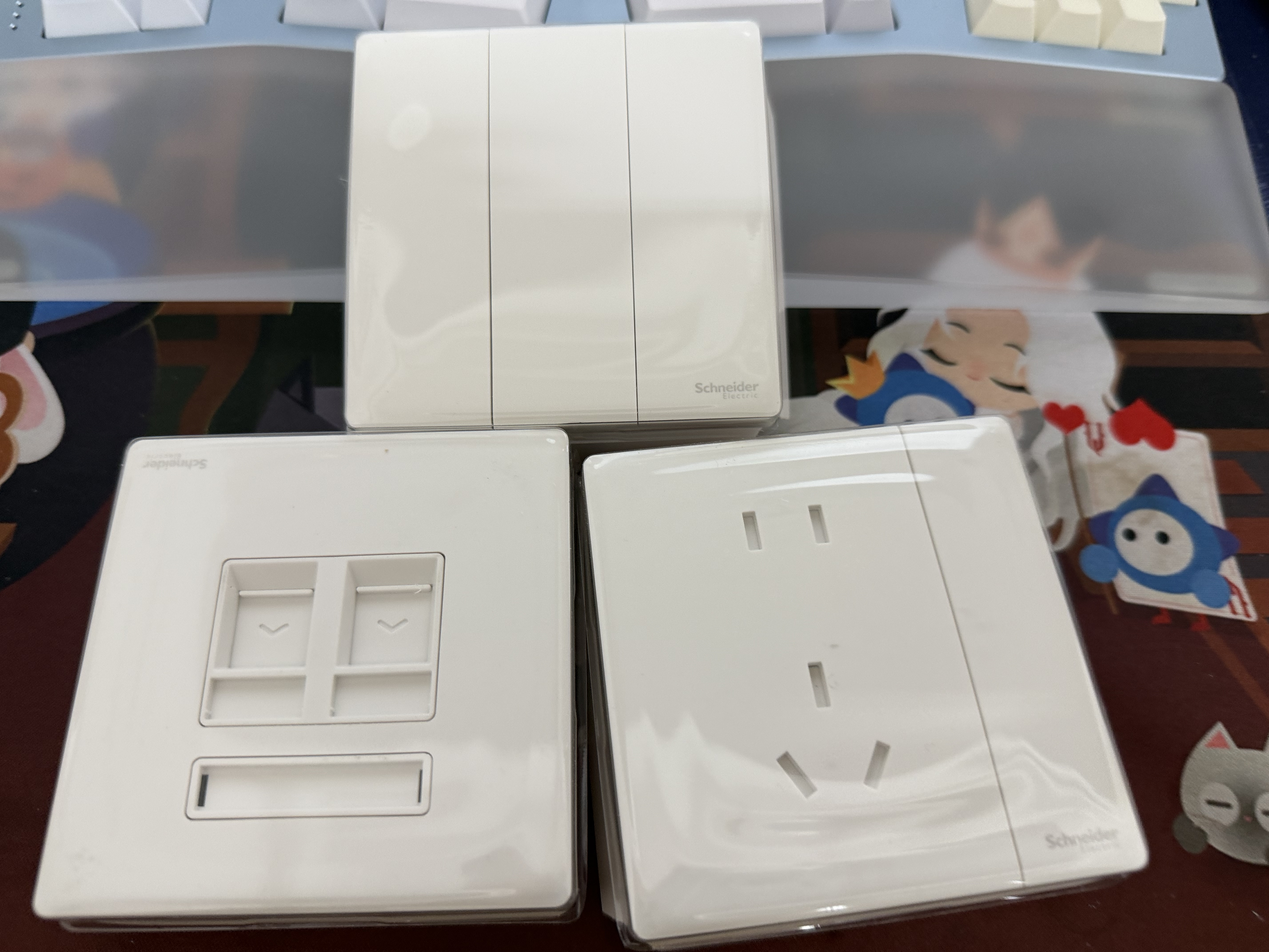 施耐德开关插座面板 电视电话电脑 珍铂PC系列丝绒白网络插座 单五类电脑 插座 实拍图