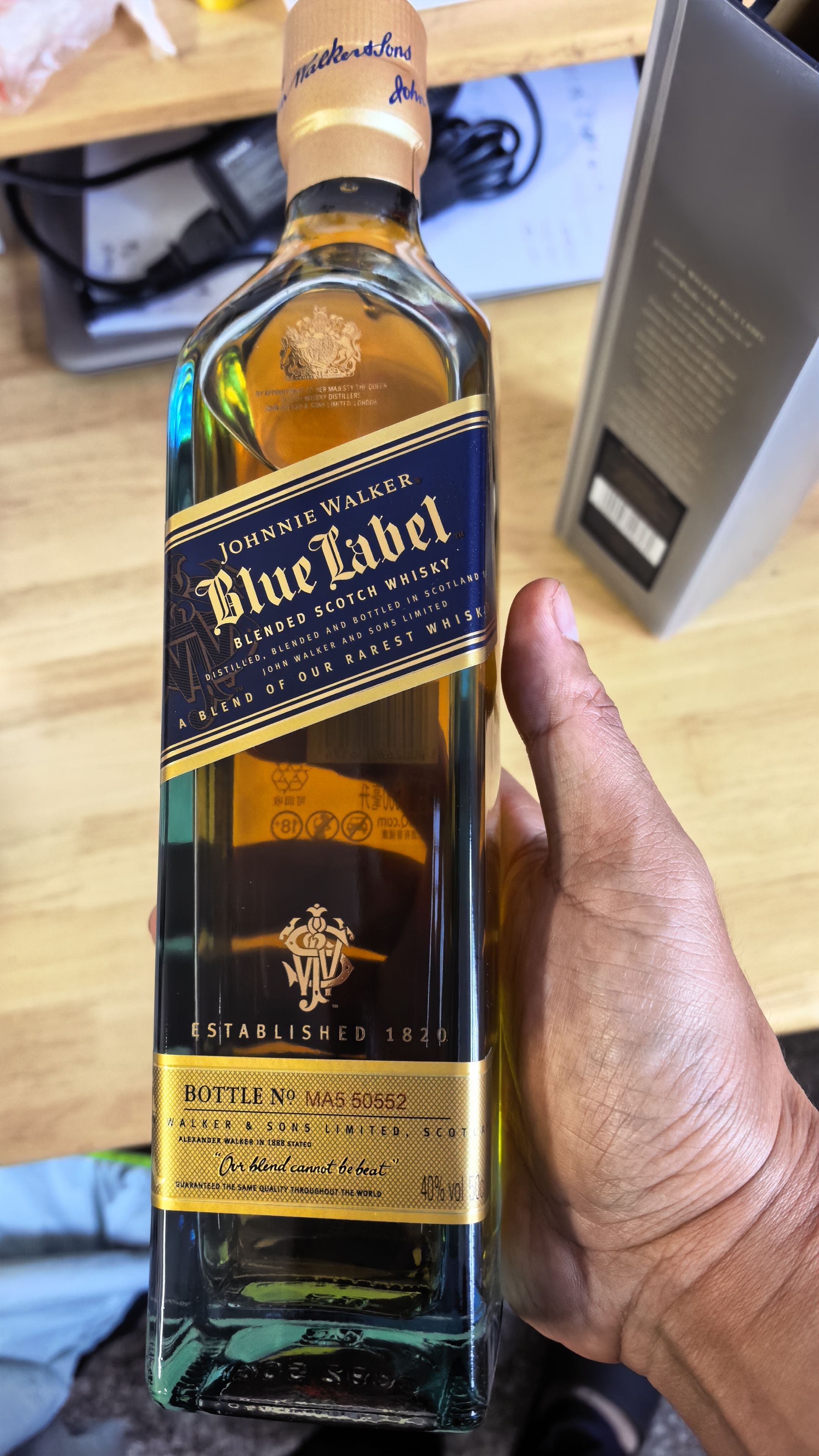 尊尼获加（JOHNNIE WALKER）蓝方蓝牌 调和威士忌礼盒 洋酒 500ml 男生礼物 实拍图