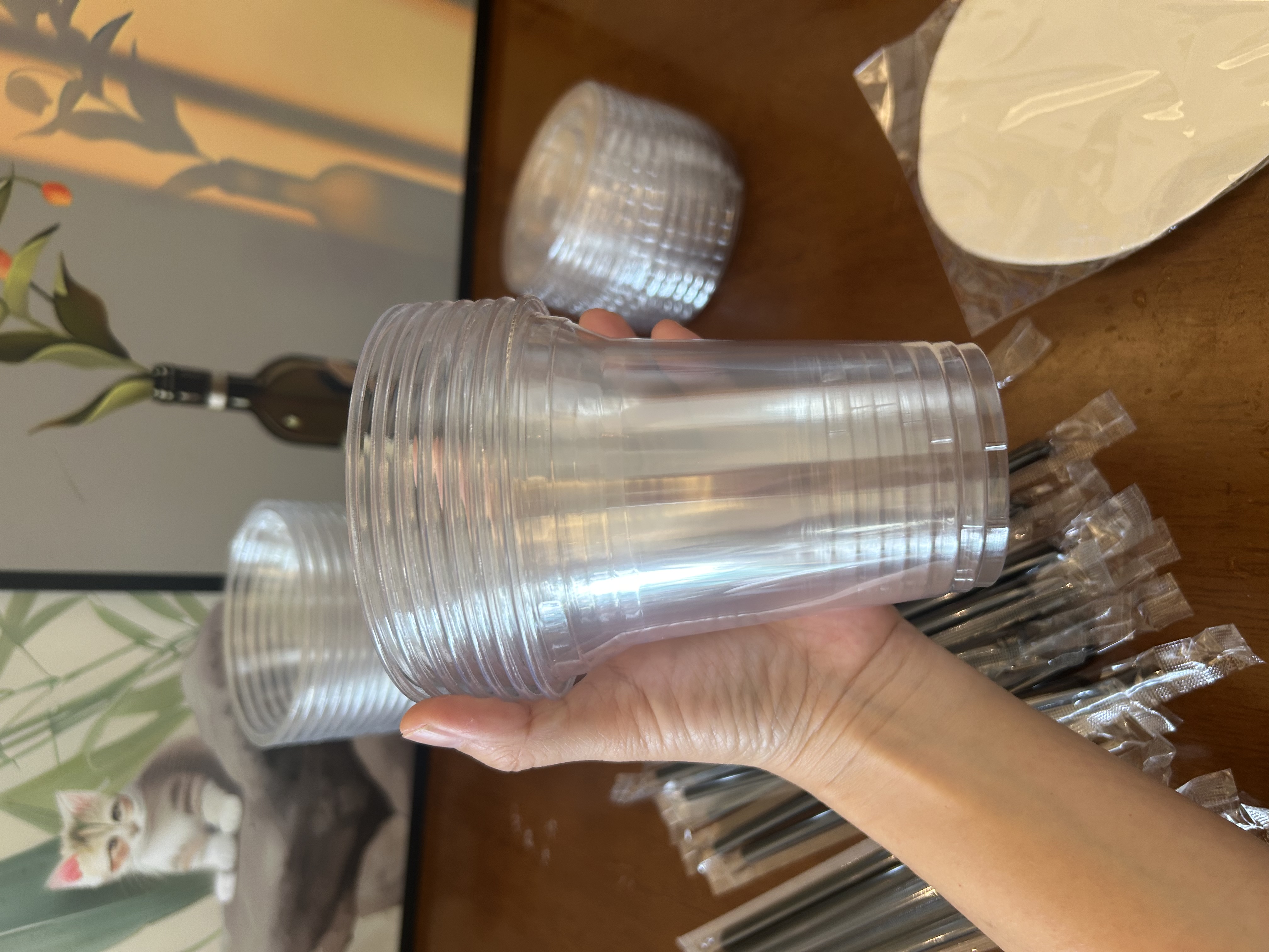 双枪（Suncha）奶茶杯一次性塑料水杯带盖吸管露营外带便携用咖啡杯400ML*20套 实拍图