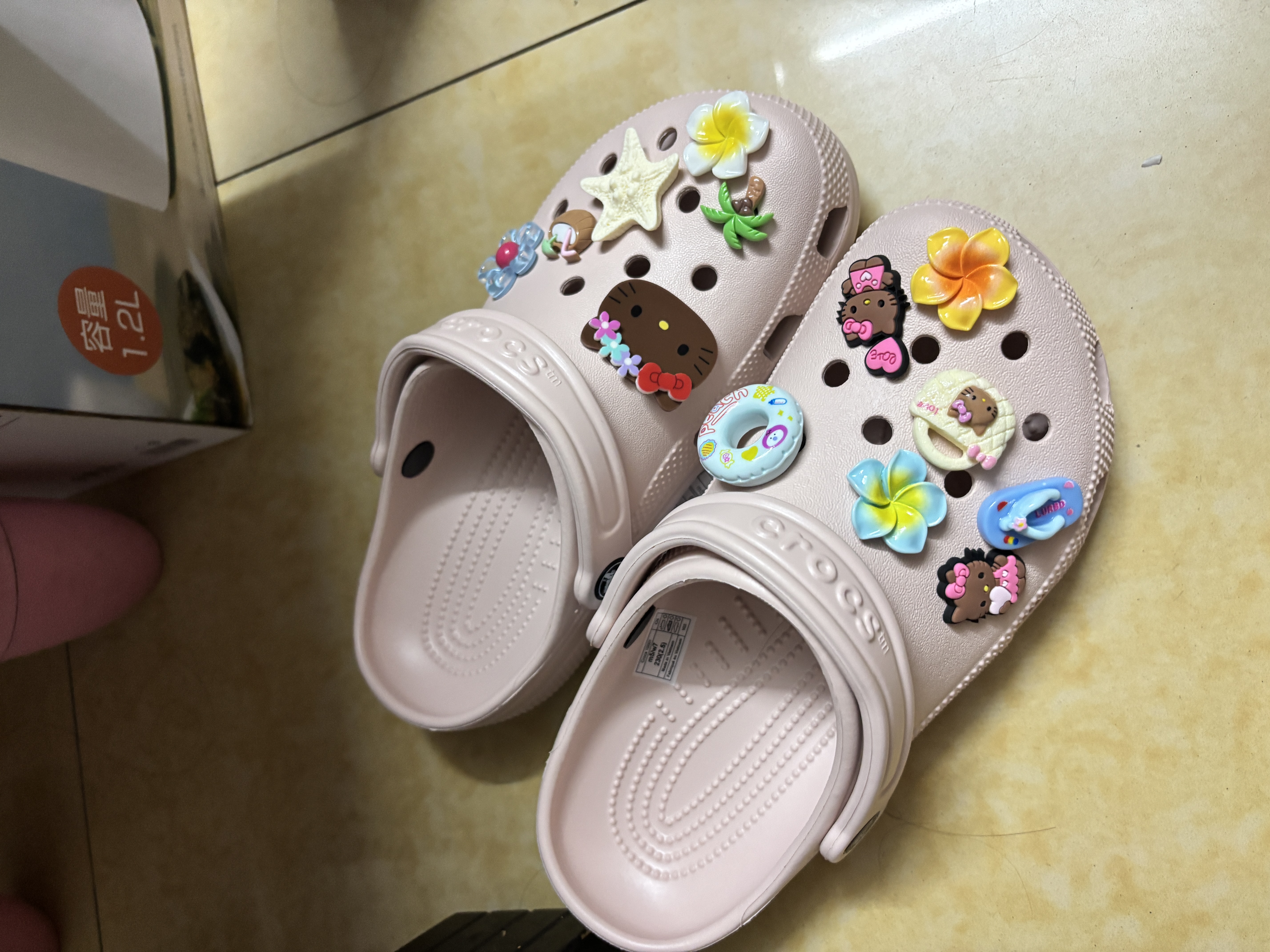 卡骆驰（CROCS）经典洞洞鞋轻便百搭女沙滩鞋包头拖鞋男鞋|10001 石英粉-6UR(含智必星) 37 /38(230mm) 实拍图
