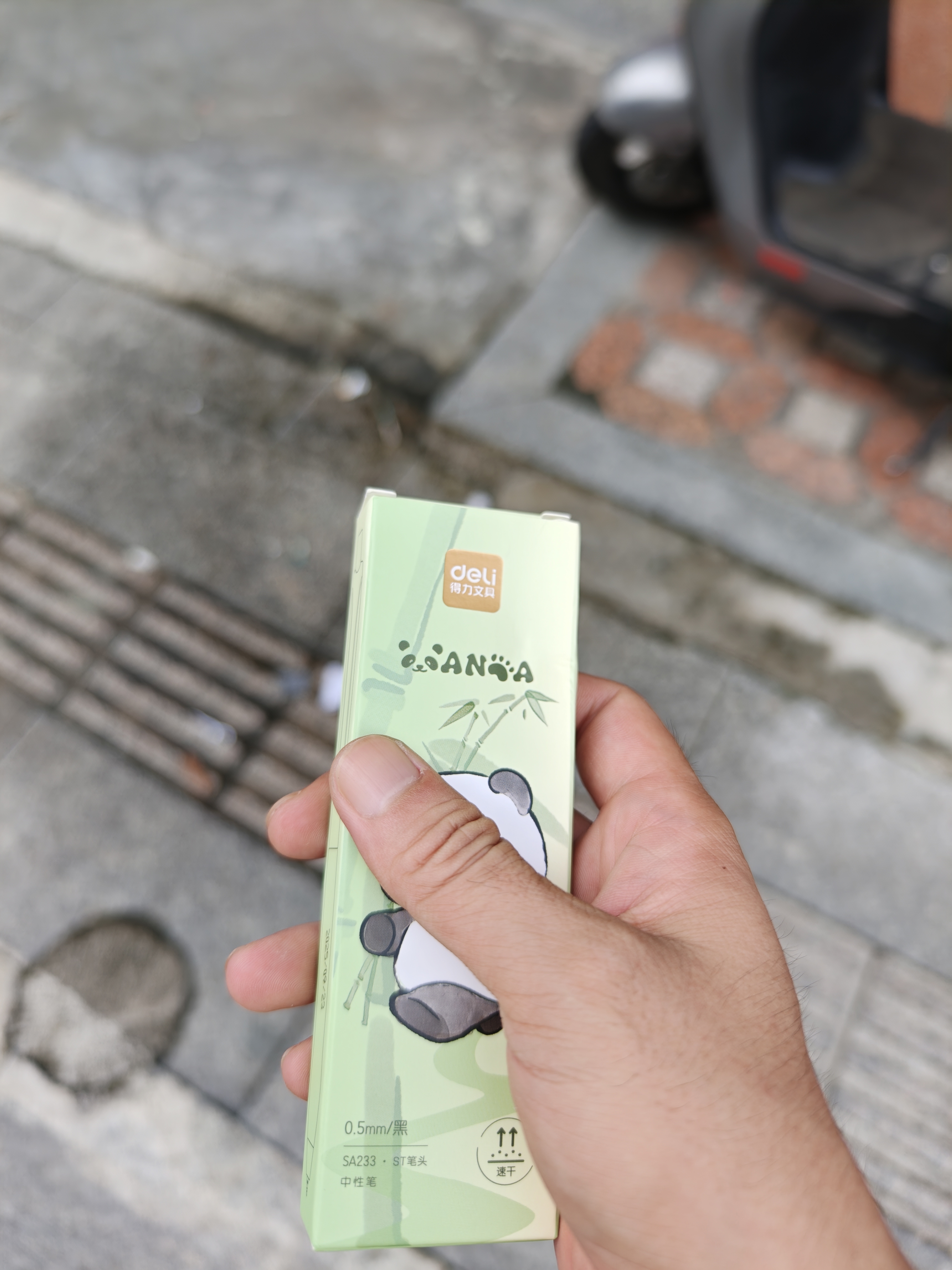 得力（deli）熊有成竹按动中性笔 0.5mmST头速干顺滑高颜值学生中性笔刷题笔 黑色4支/盒 SA233高考考试 实拍图