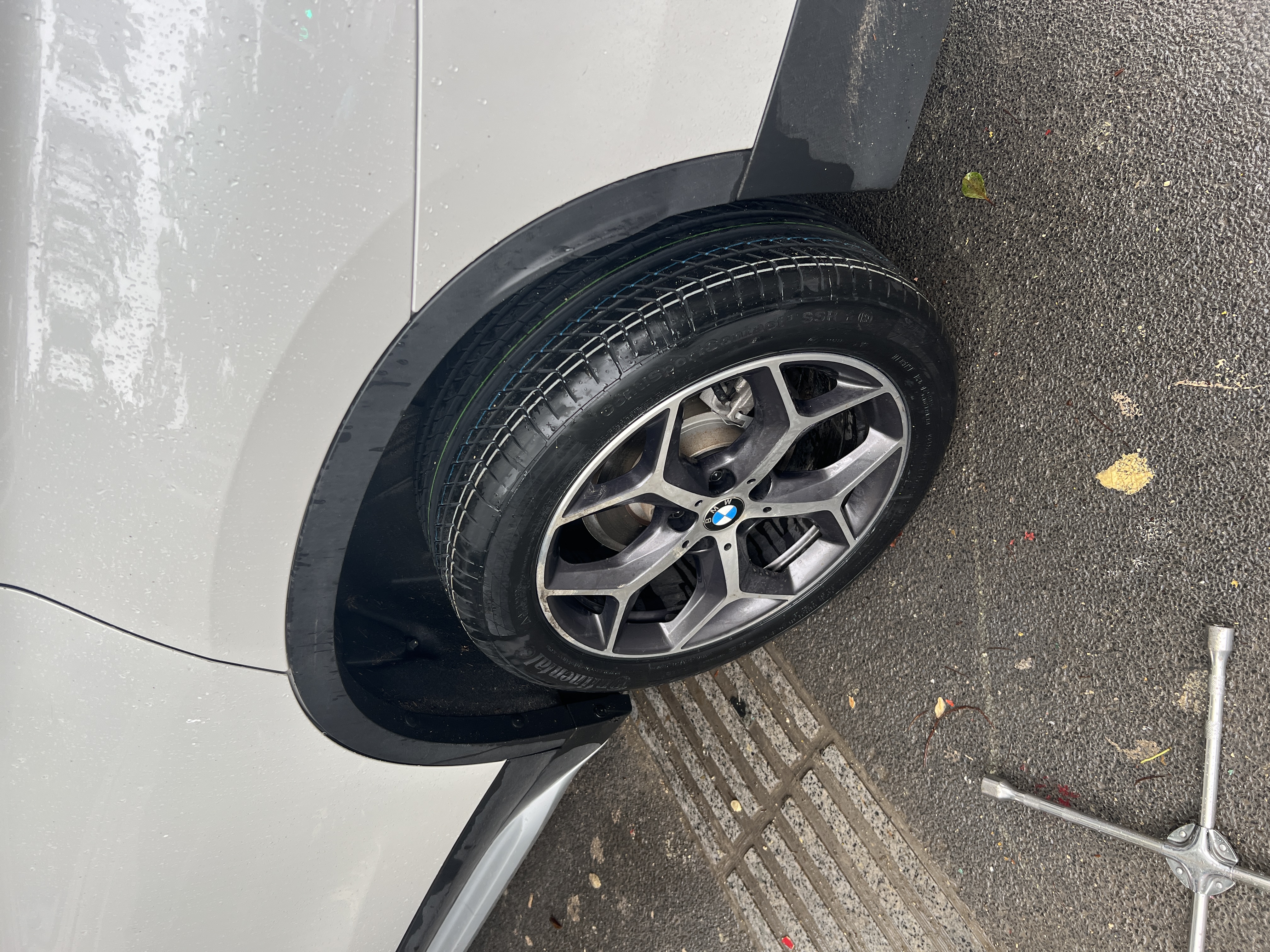 马牌（Continental）轮胎/防爆胎 225/50R18 95W CSC5 SSR *宝马原装星标 原配宝马X1 实拍图