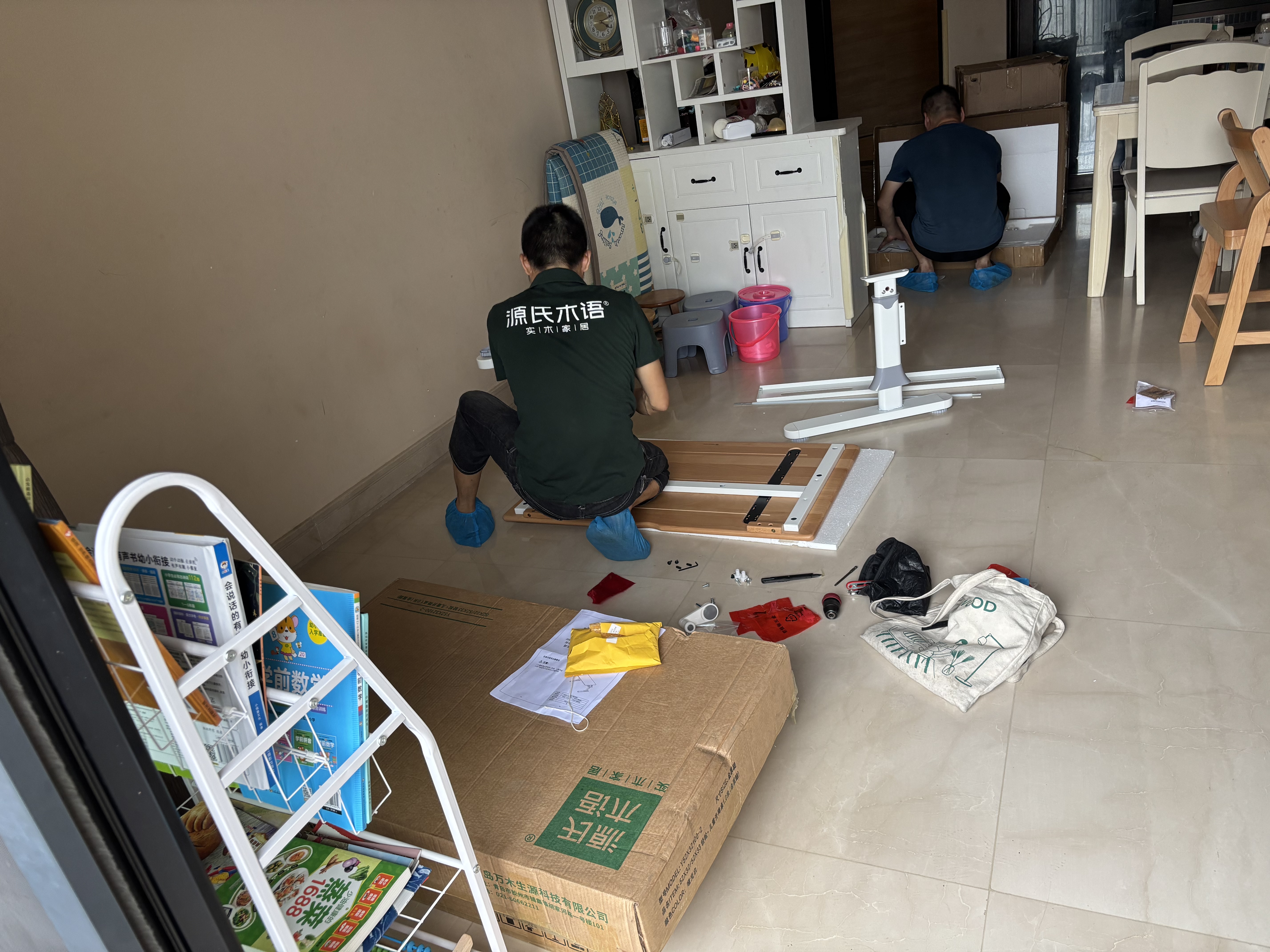 源氏木语儿童家具儿童学习桌椅实木作业小学生家用写字桌课桌多功能可升降简约书桌 (20)(山毛榉)1米儿童升降桌+高上架Y00X47 实拍图