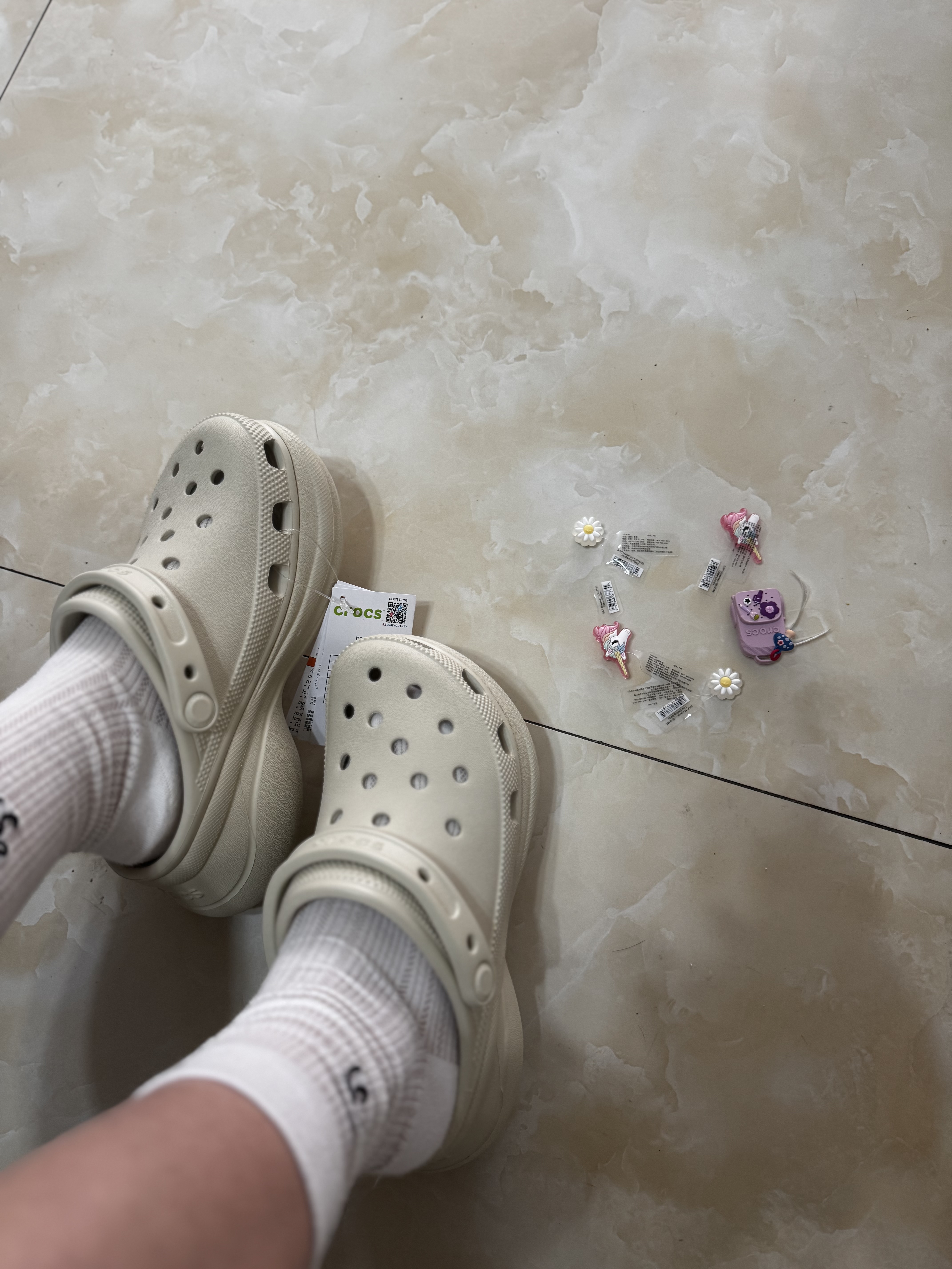 卡骆驰（CROCS）檀健次同款复古小鲸鱼洞洞鞋时尚厚底洞洞鞋花园鞋206302 骨白色-2Y2(含智必星) 35 (220mm) 实拍图
