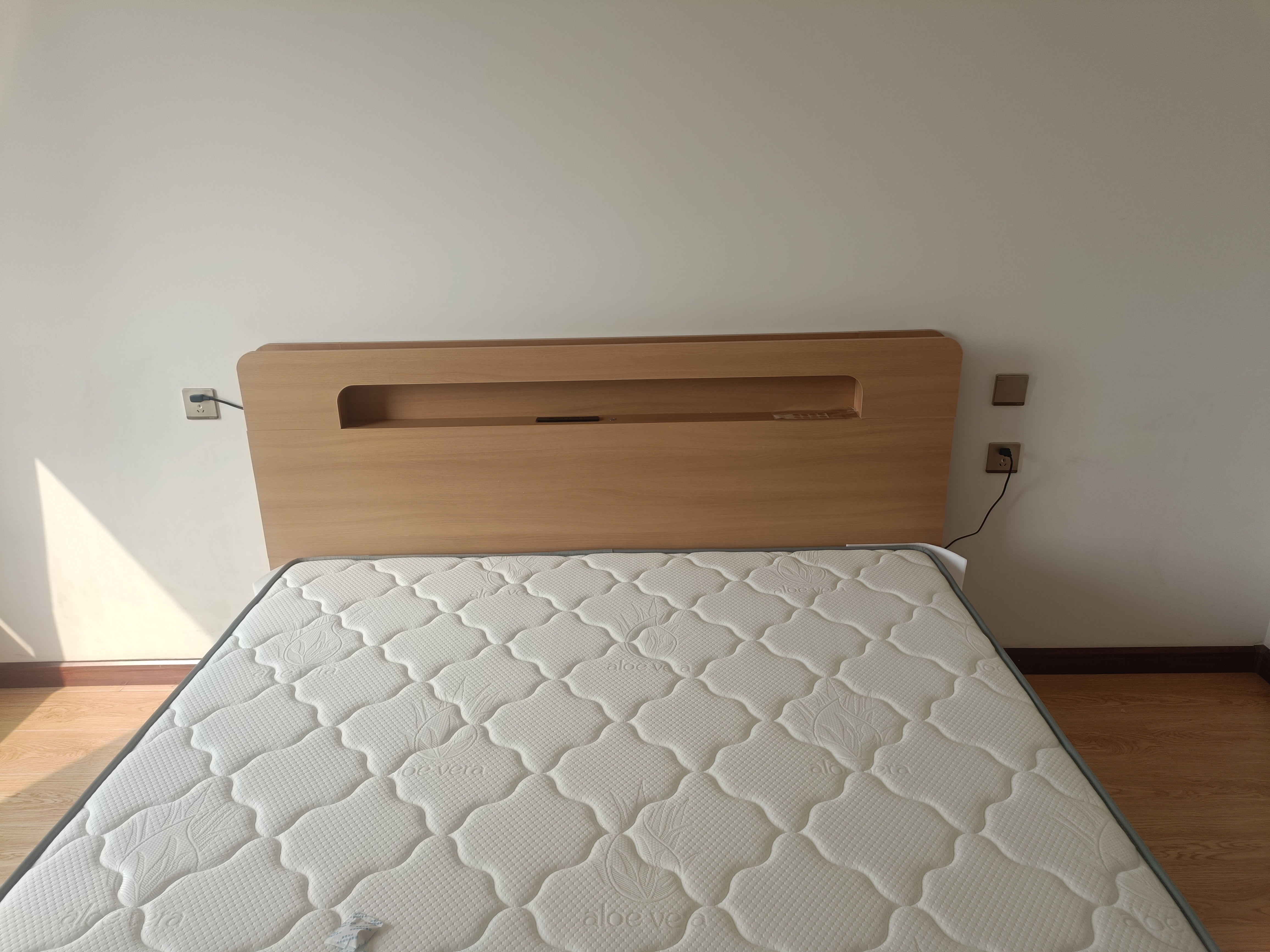全友（QUANU）家居原木风主卧双人床多功能床头大床高脚小户型家具床头充电储物 单床+床垫 1.8x2米【可充电+两侧氛围灯+床头可储物】 实拍图
