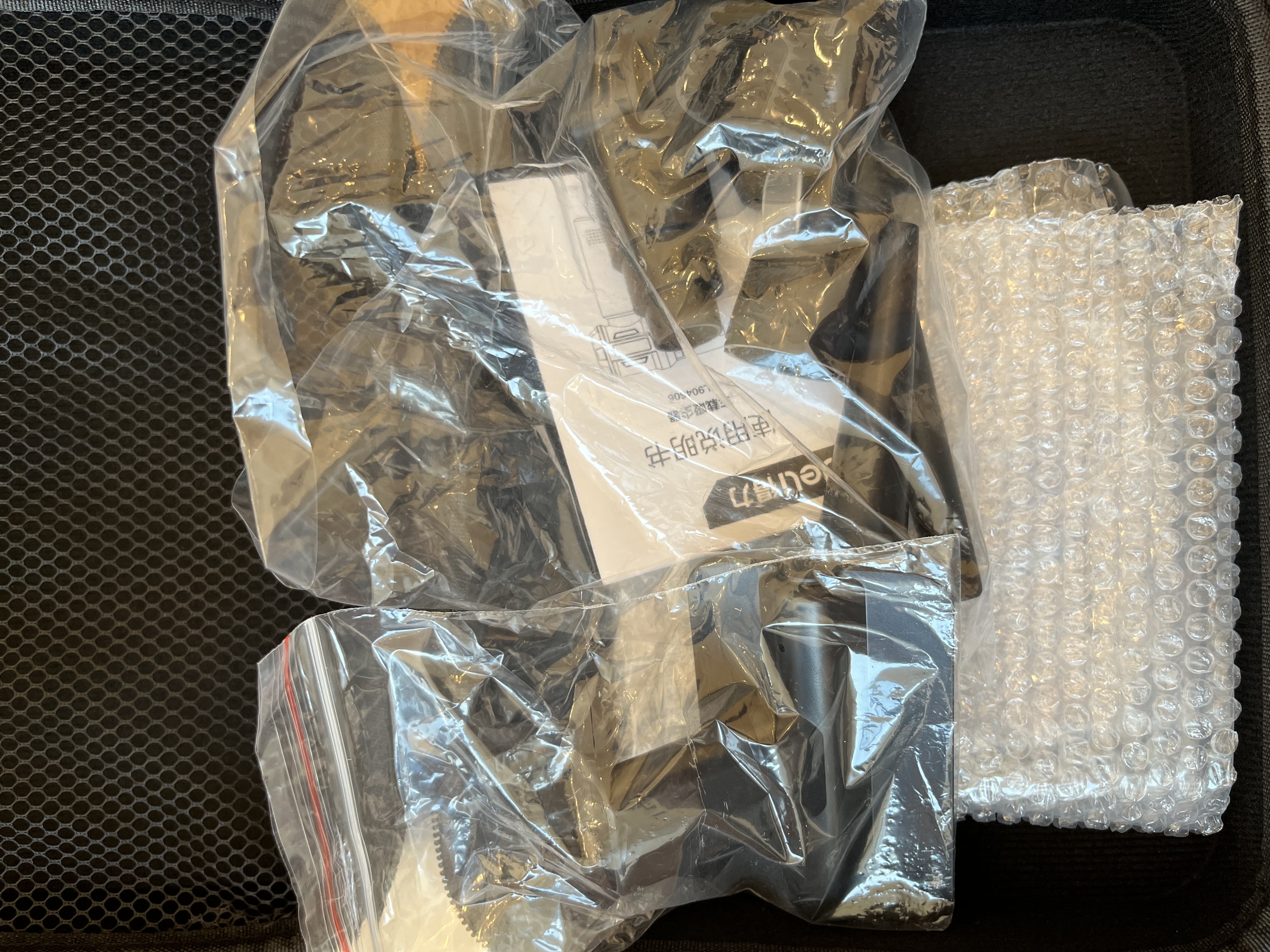 得力（deli）车载无线手持吸尘器 18000pa大吸力无刷电机长续航三挡调节数显屏 吸吹充抽车家户外宠物多功能 实拍图