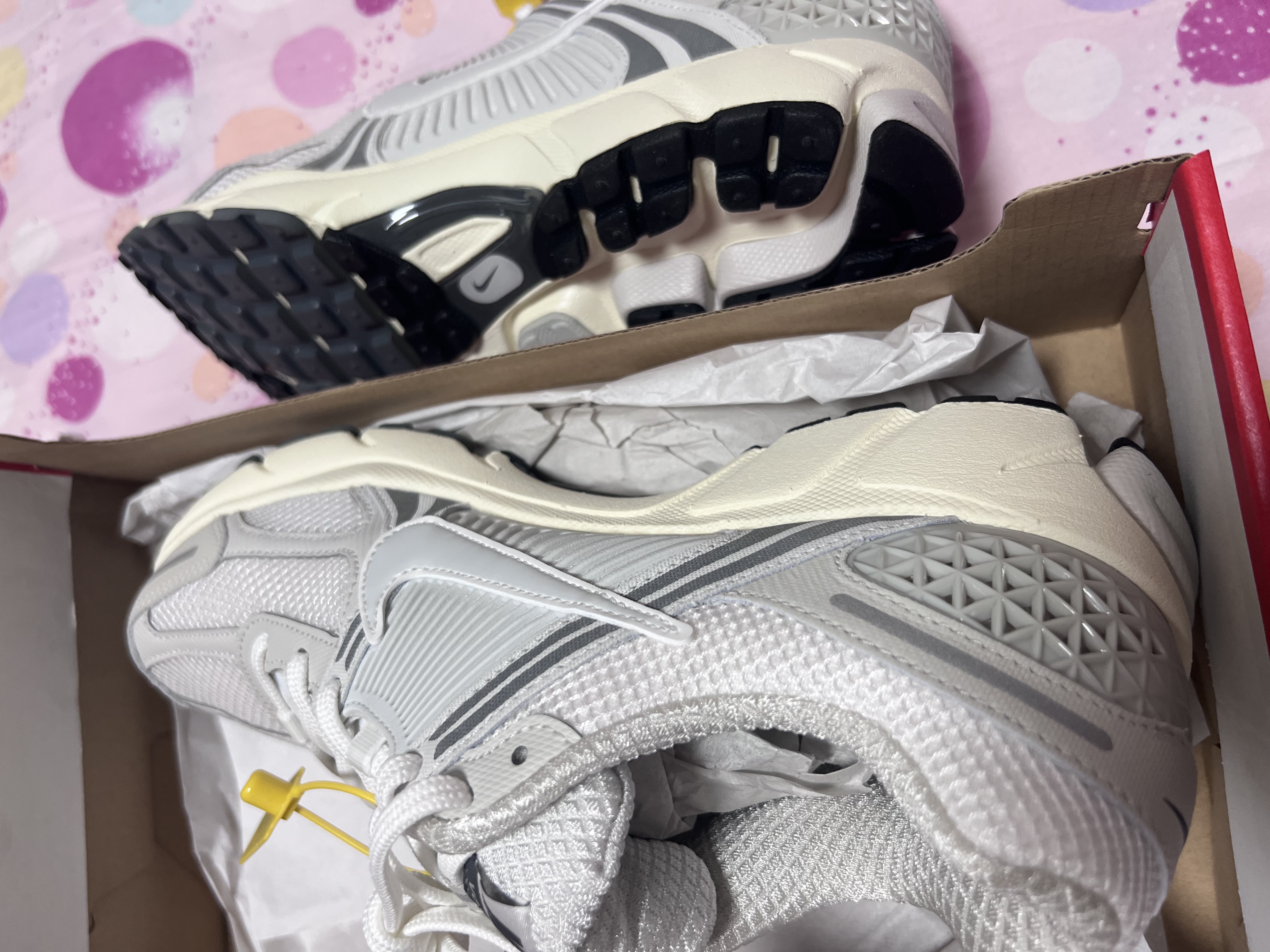 耐克NIKE男子休闲鞋NIKE ZOOM VOMERO 5运动鞋HF0731-007 白银 42 实拍图