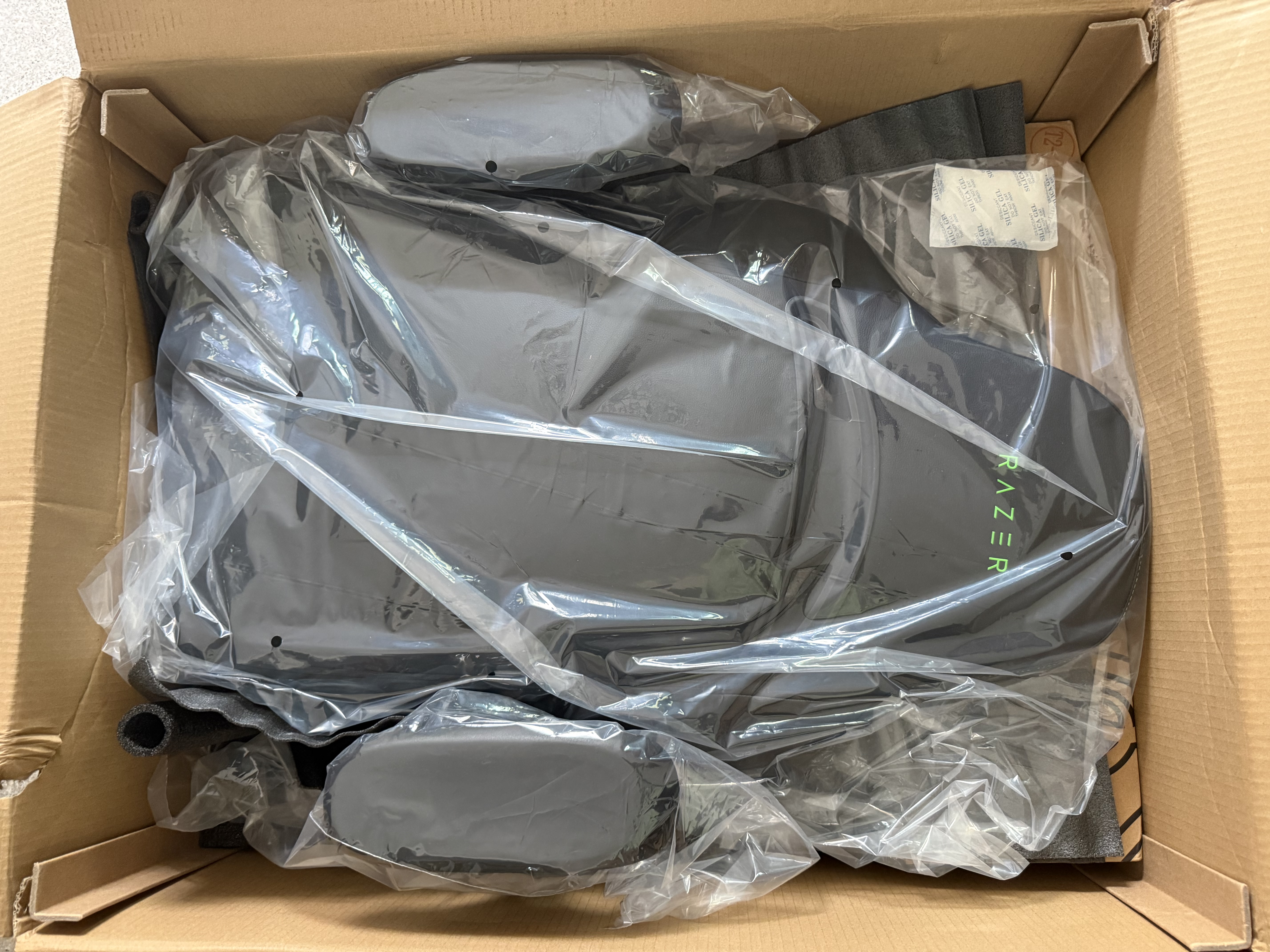 雷蛇（Razer）水神电竞椅 电脑游戏舒适人体工学椅子 记忆棉头枕 4D扶手 绿色 实拍图