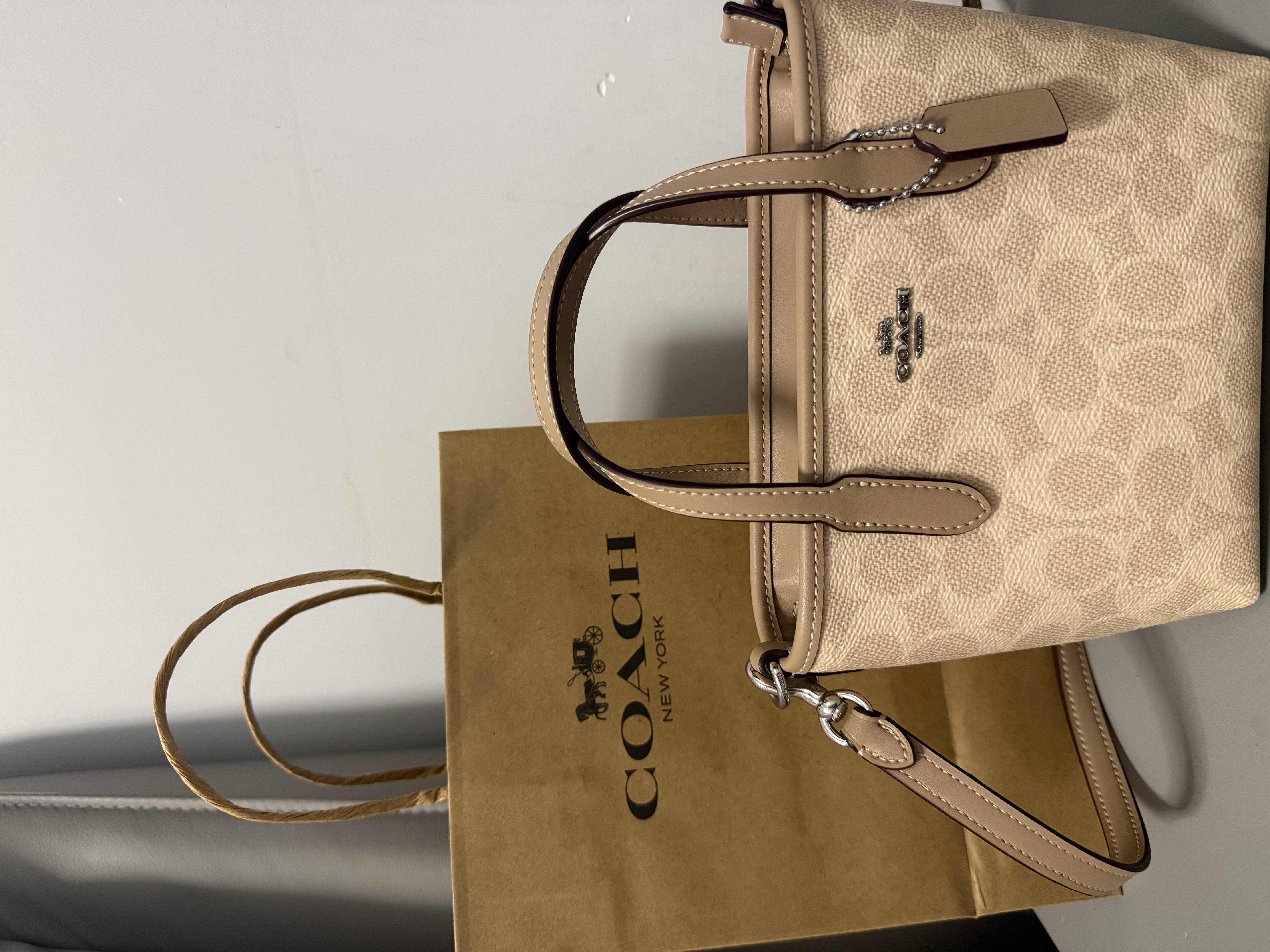 蔻驰（COACH） 女包奢侈品CITY迷你托特包女士斜挎手提包情人节520送女友礼物 沙黄色CW032SVPWH肩带随机发货 实拍图